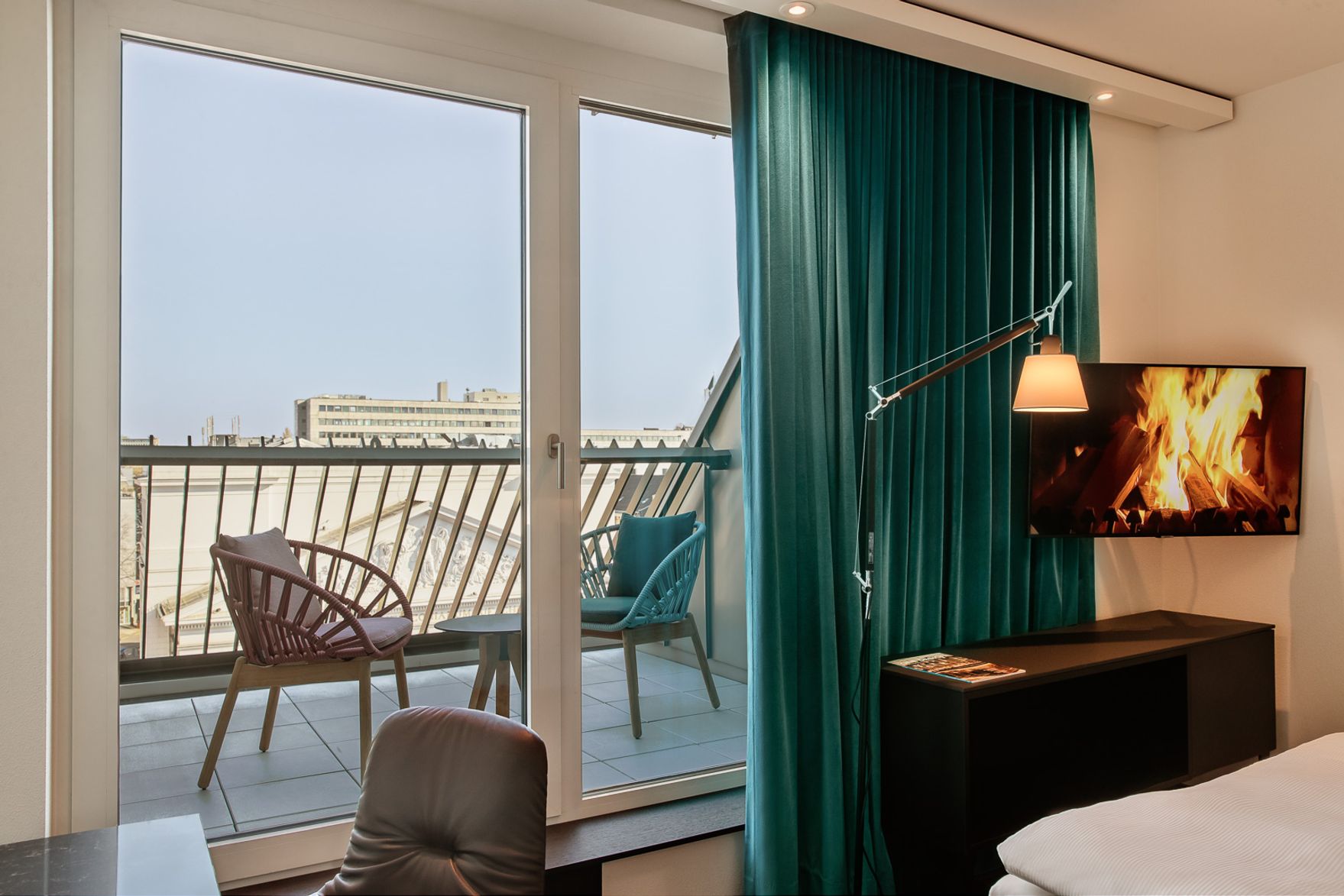 Designhotel Aachen Motel One Zimmer mit Blick auf Balkon