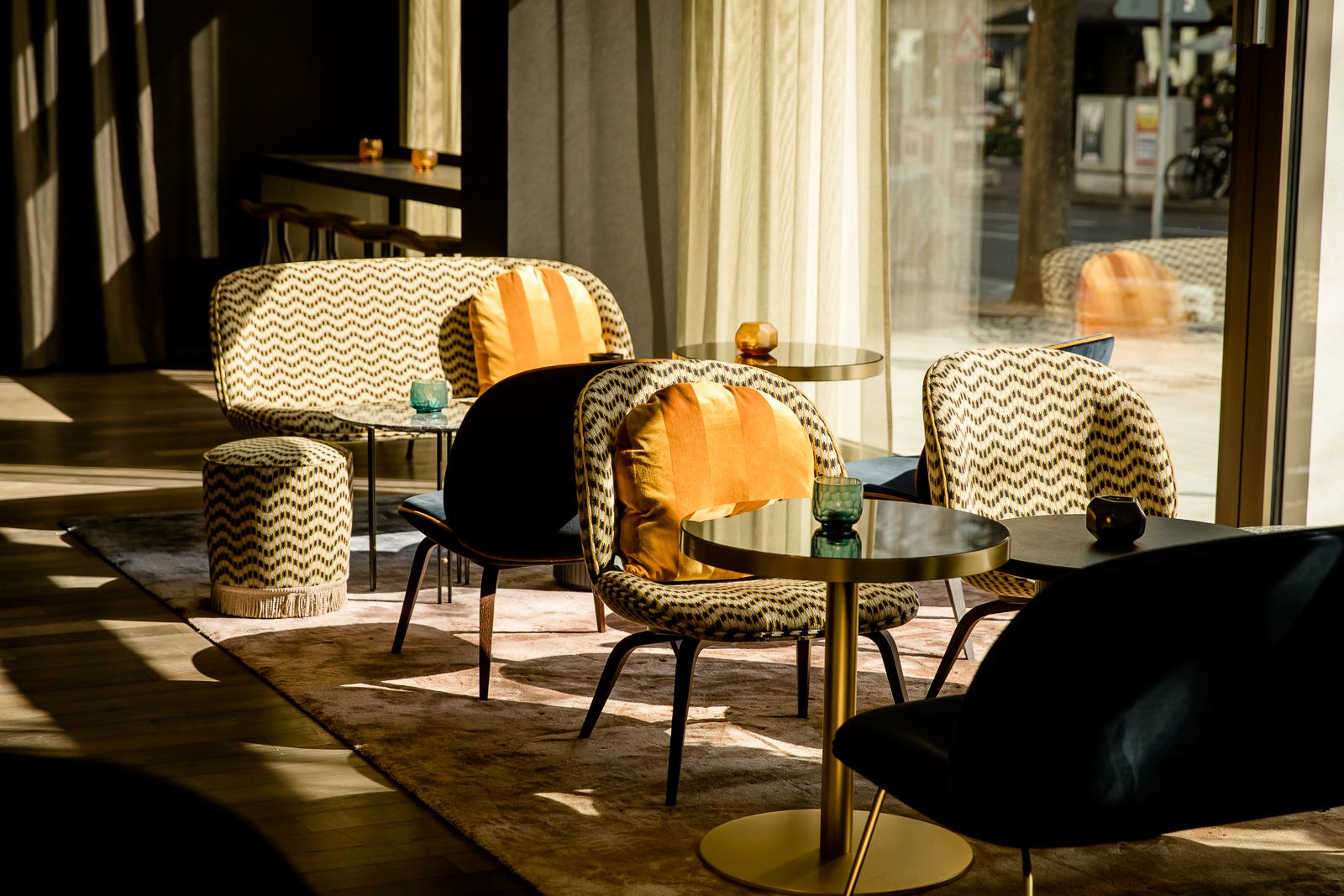 Hotel Aachen Motel One lichtdurchflutete Lounge