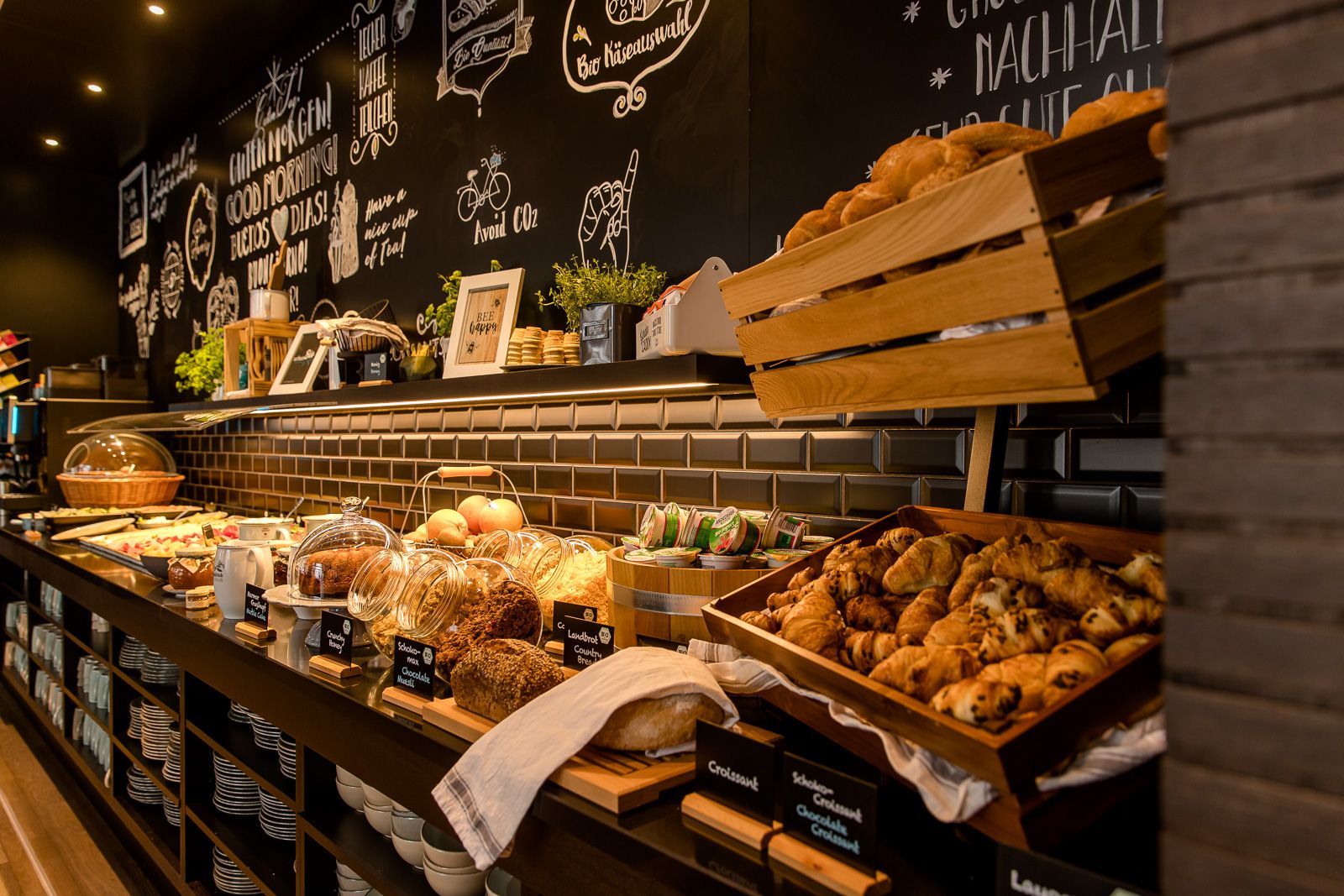 Hotel Aachen Motel One Frühstücksbuffet mit großer Auswahl an Speisen