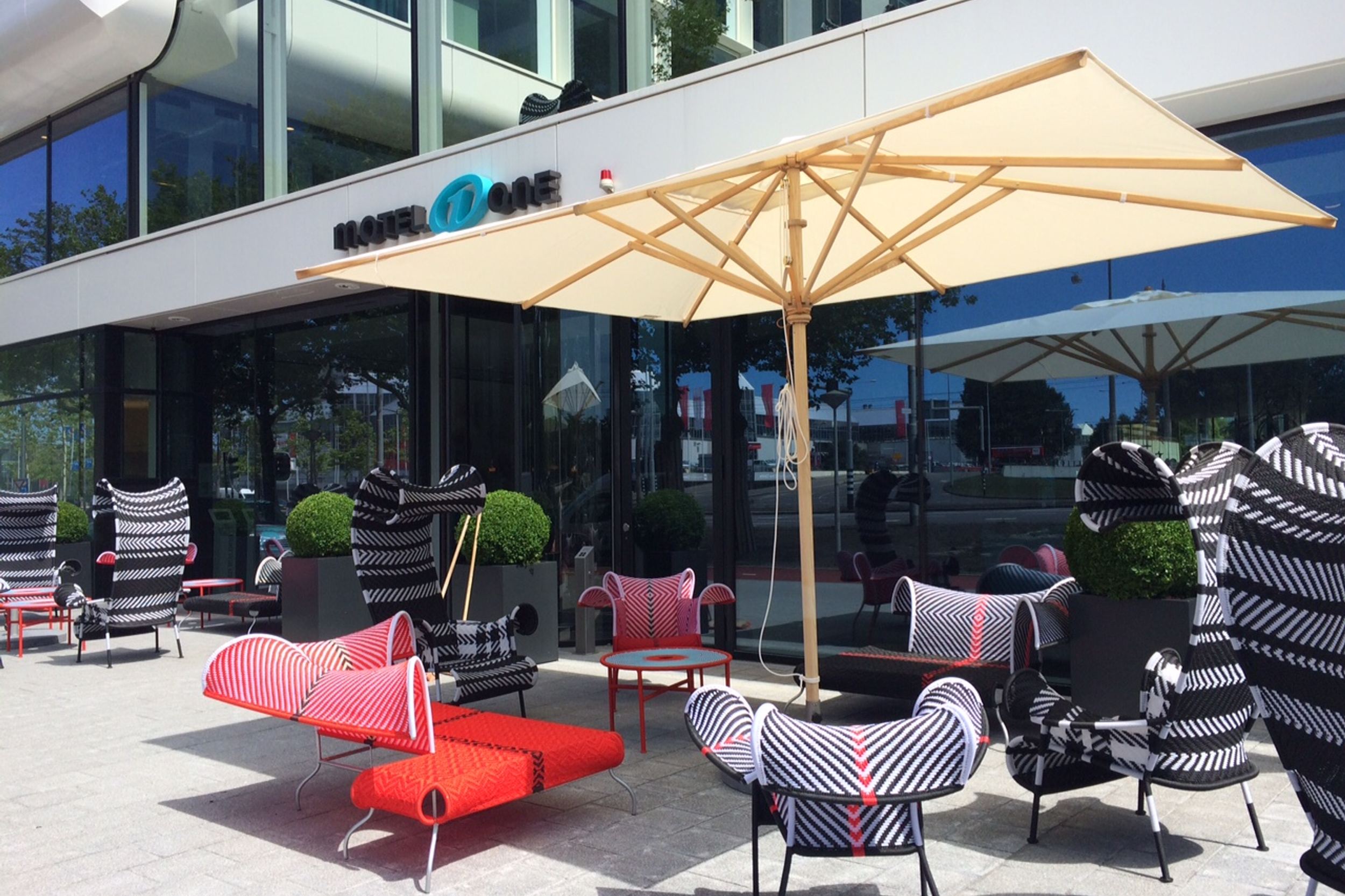 hotel Amsterdam Motel One outdoor area with modern seating