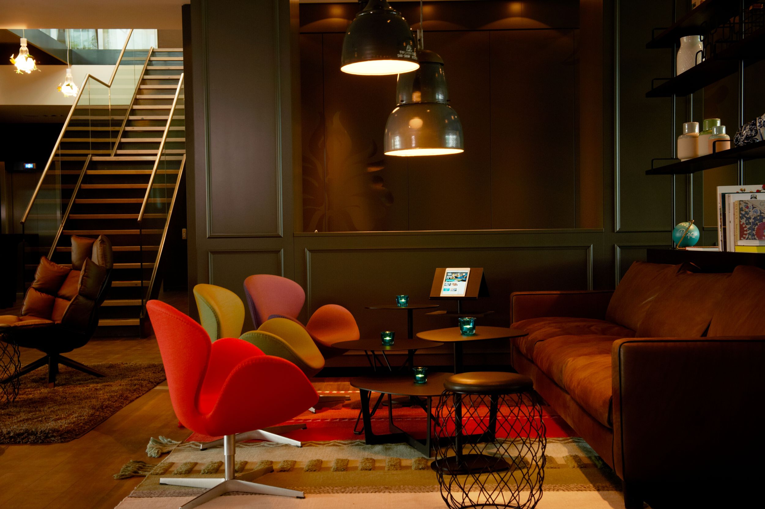 Hotel Amsterdam Motel One Lounge mit Couch und Sesseln
