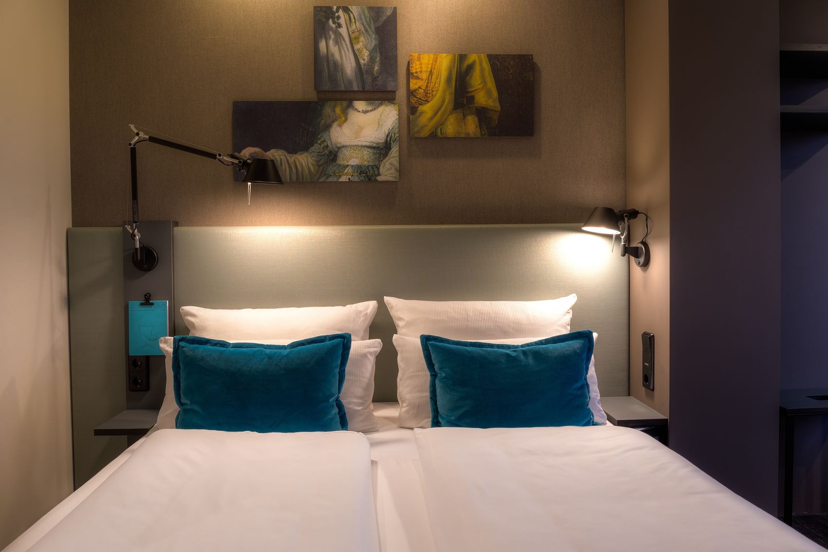 Hotel Amsterdam-Waterlooplein Motel One Blick auf Doppelbett