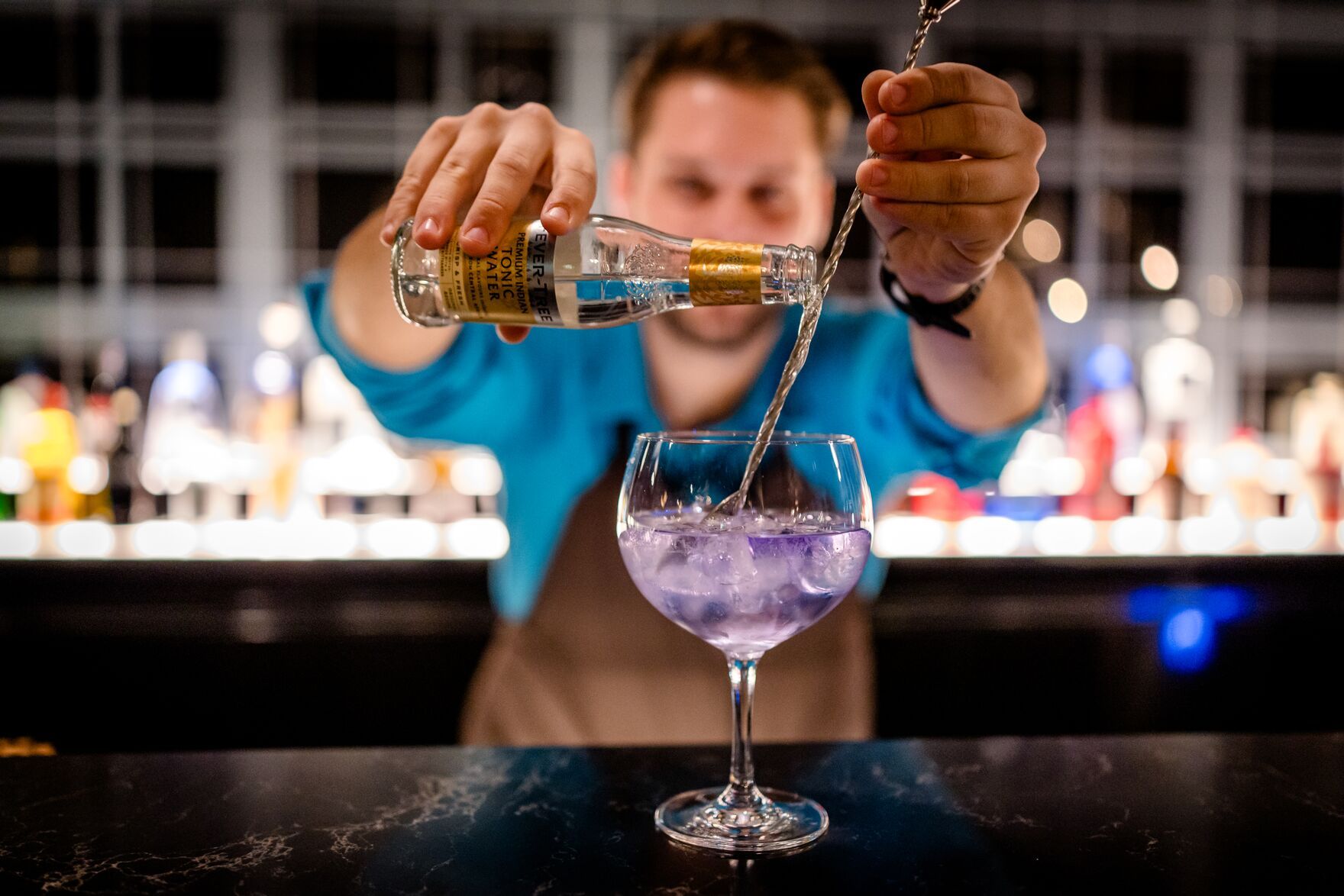 Designhotel Antwerpen Motel One Barkeeper Drink