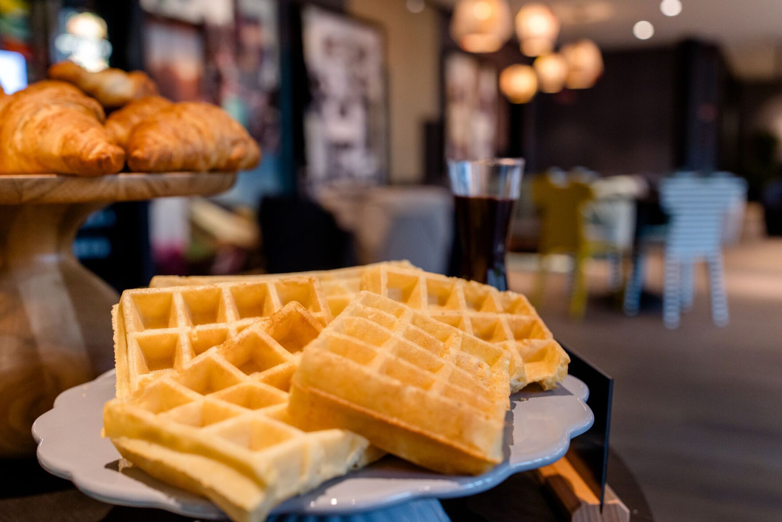 Hotels Antwerpen Motel One Waffeln Frühstück