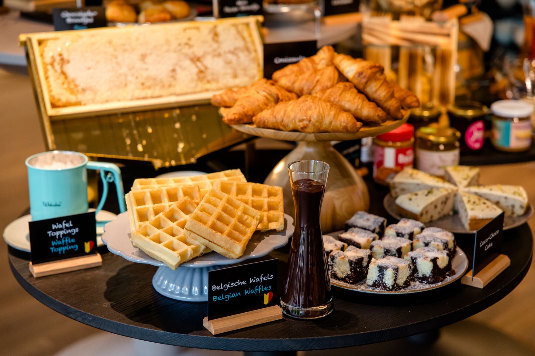 Hotel Antwerpen Motel One Frühstücksbereich Buffett
