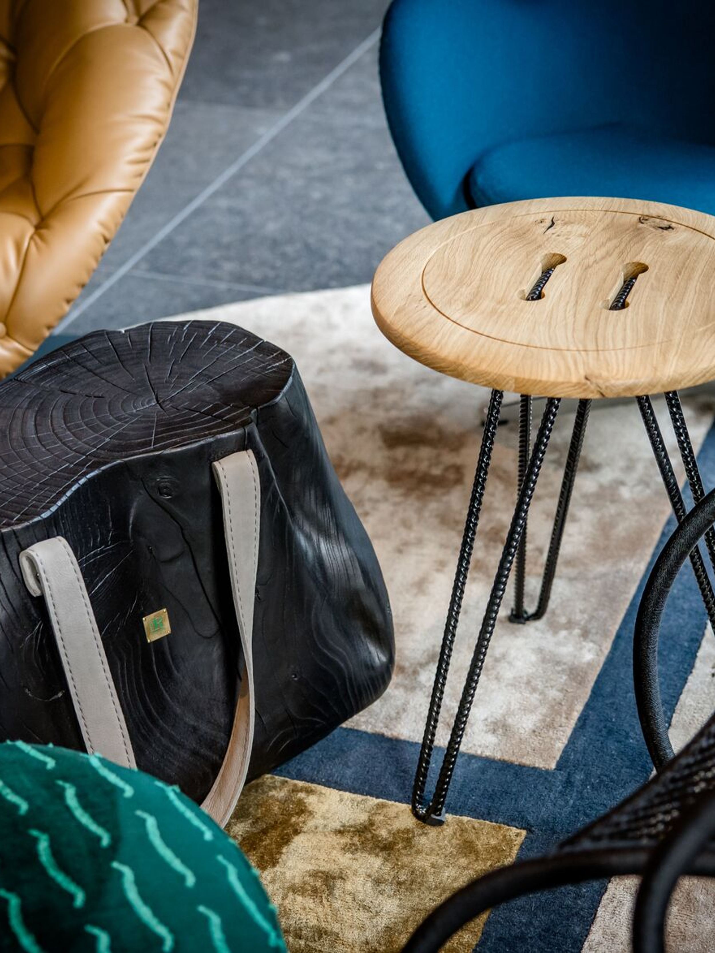 Hotel Antwerpen Motel One Lounge Nahaufnahme Stühle und Beistelltische