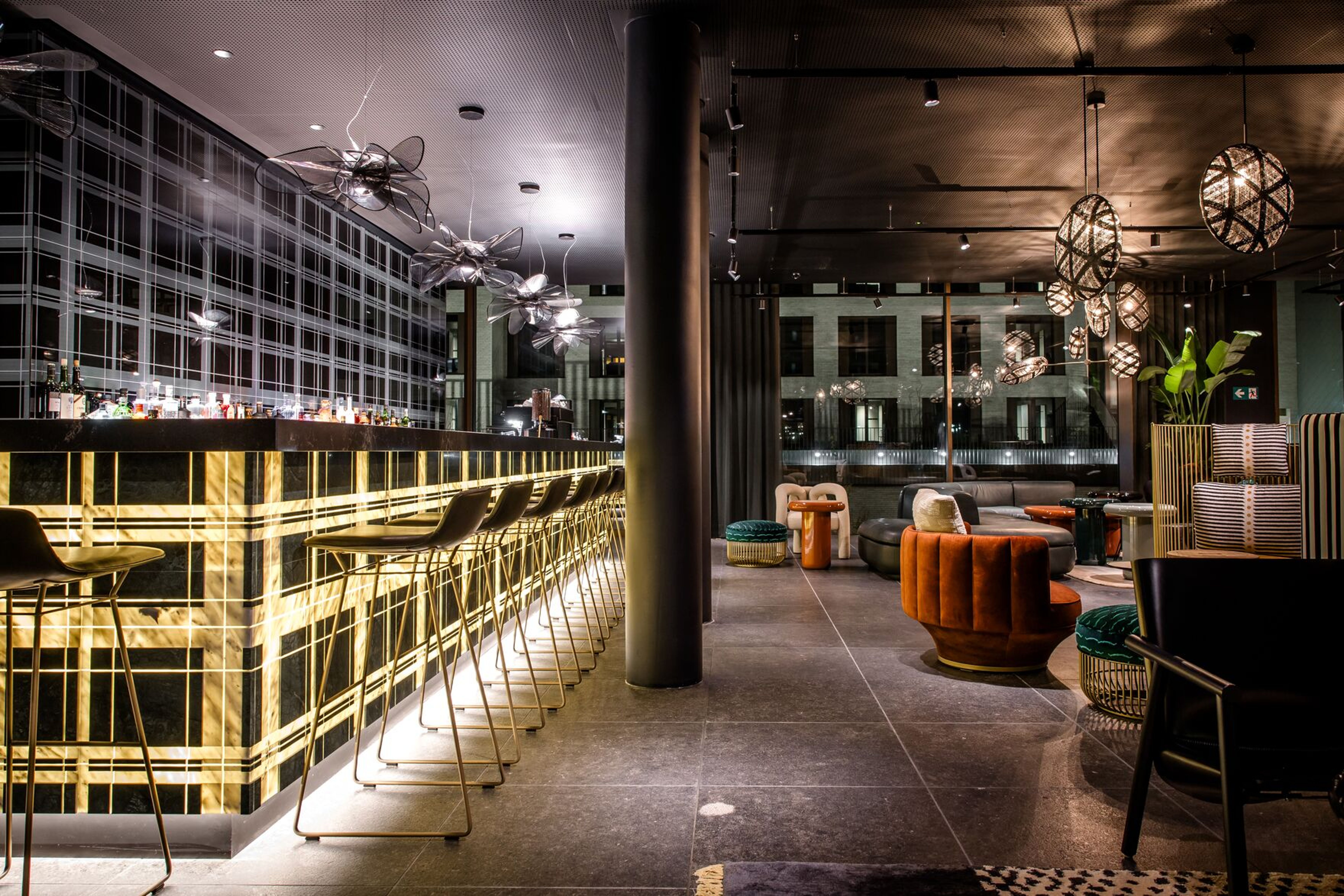 Designhotel Antwerpen Motel One Blick auf die Bar Designhotel Antwerpen Motel One Blick auf die Bar