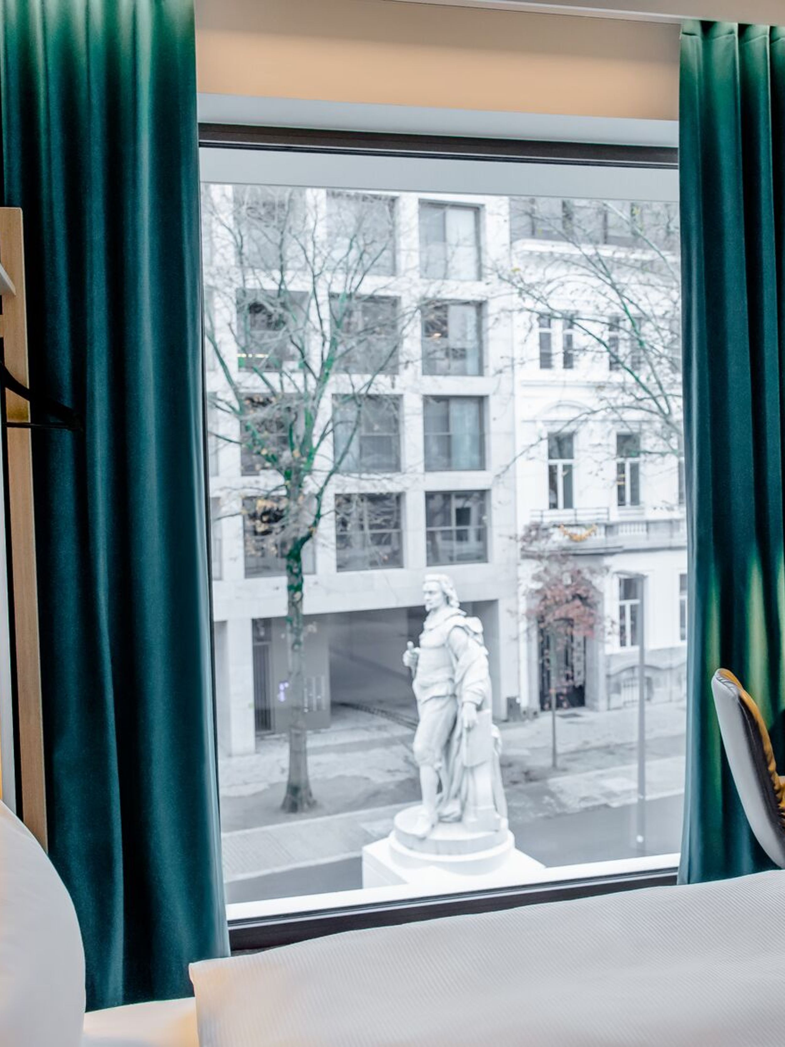 Designhotel Antwerpen Motel One Zimmer mit bodentiefem Fenster