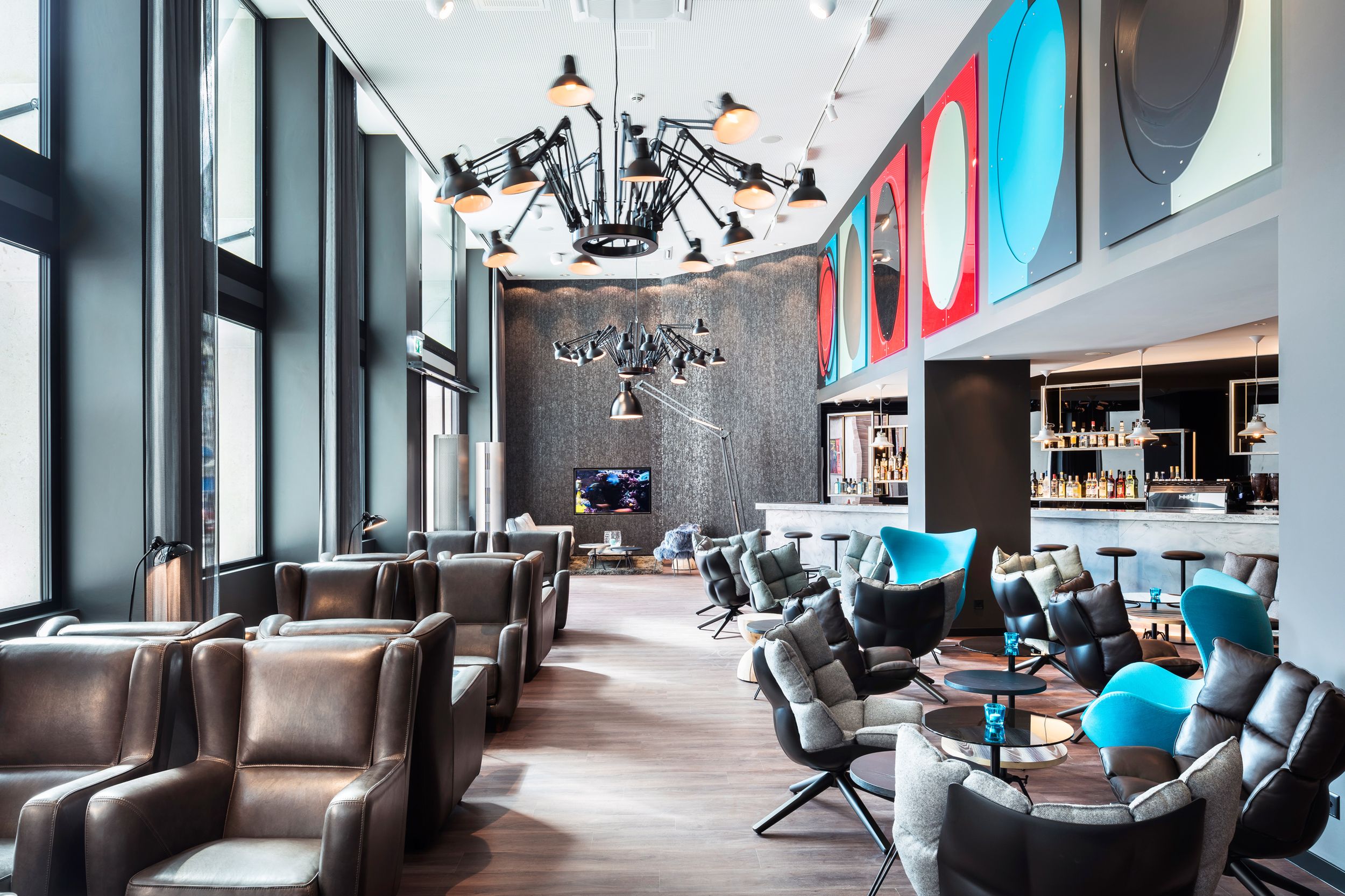 designhotel Basel Motel One bright lounge with armchairs for relaxing and a bar