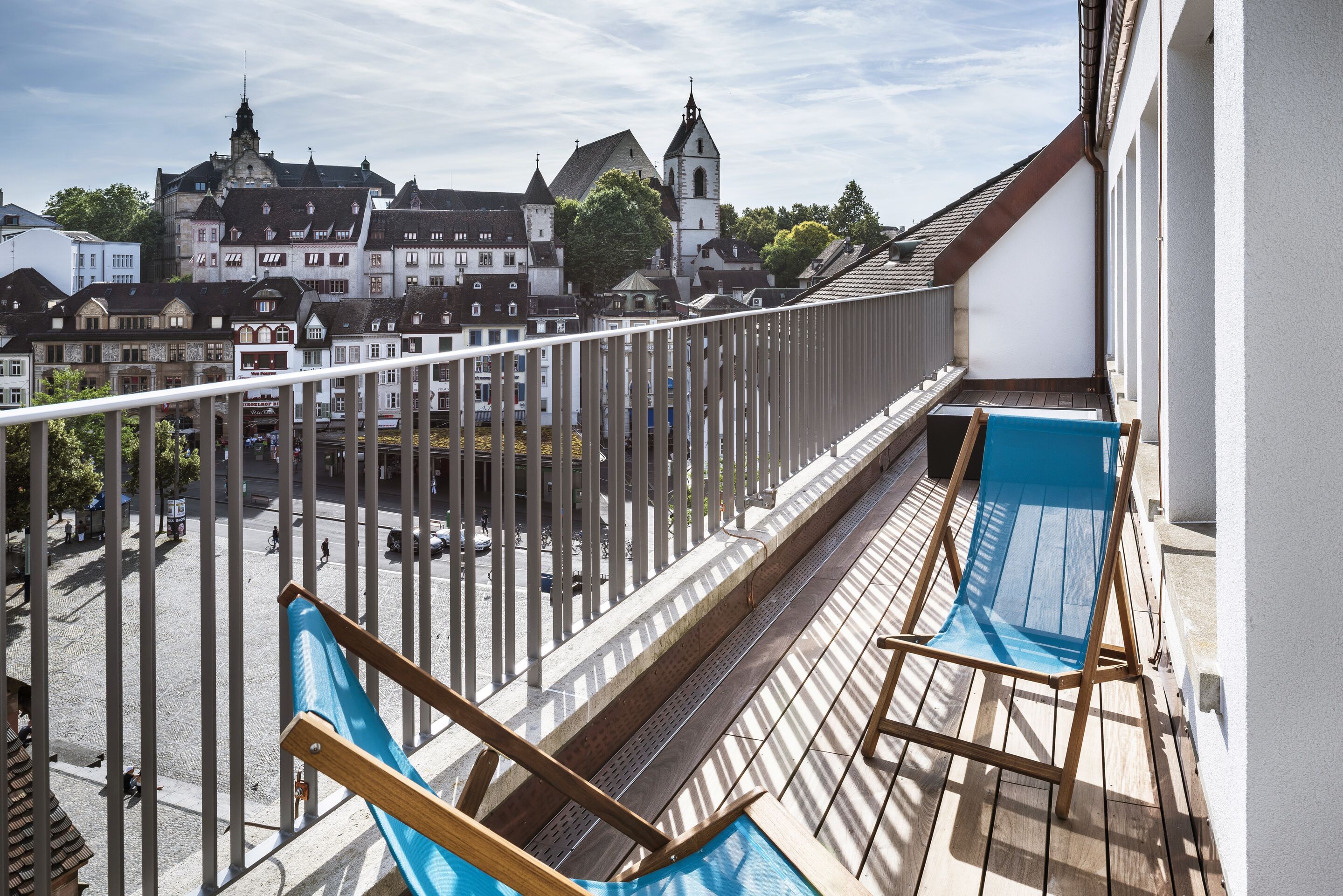 Hotel Motel One Basel Suite mit Blick auf Balkon