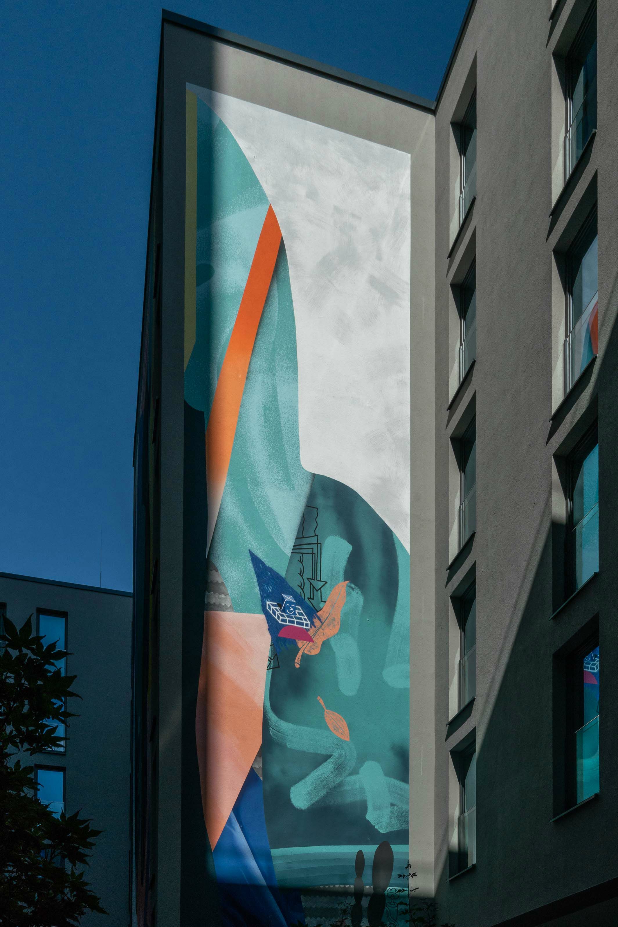 Designhotel Berlin Alexanderplatz Motel One Fassade mit Gemälde an der Wand