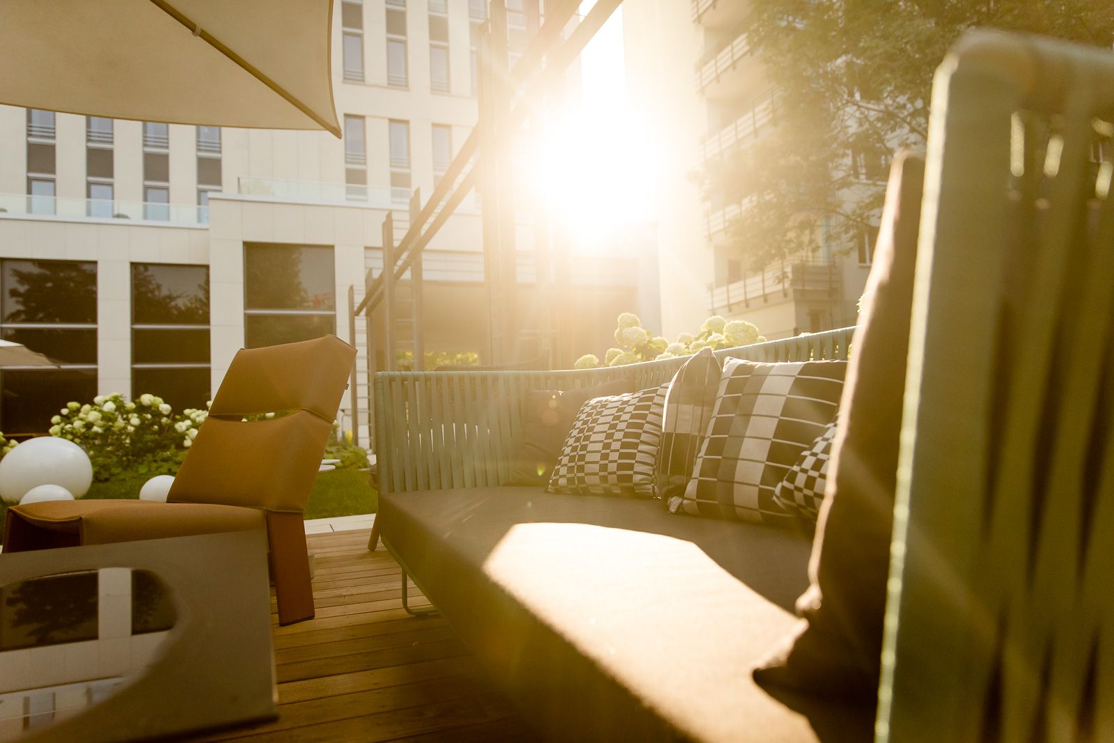 hotel Berlin Hauptbahnhof Motel One direct sunlight on stylish outdoor lounge furniture
