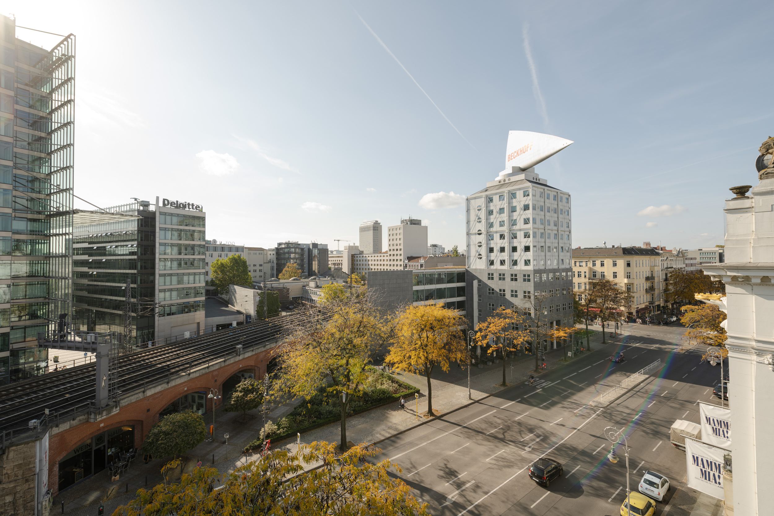 Hotel Berlin Ku’damm Motel One Blick auf die sonnenbestrahlten Häuser der Stadt