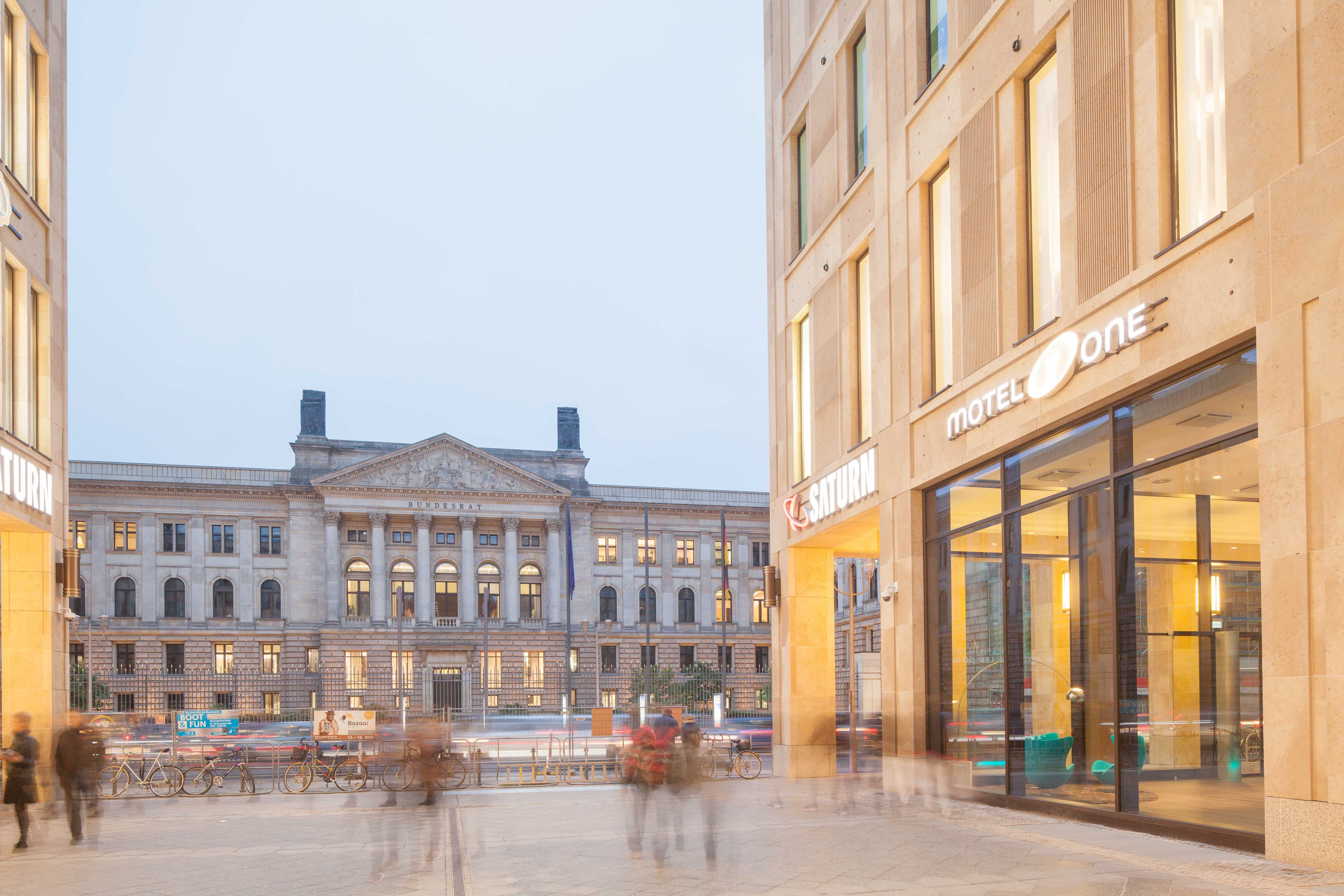 Hotel Berlin Potsdamer Platz Motel One Gebäude von außen