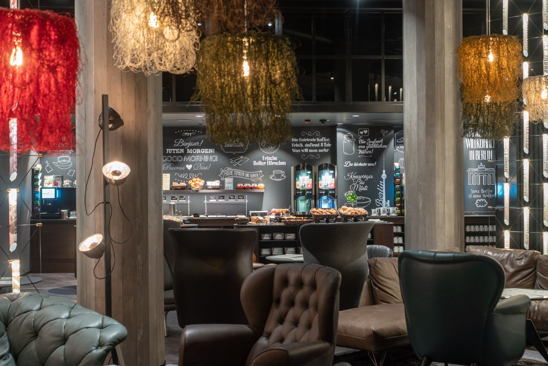 Hotel Berlin Spittelmarkt Motel One Lounge und Frühstücksbereich mit Buffet