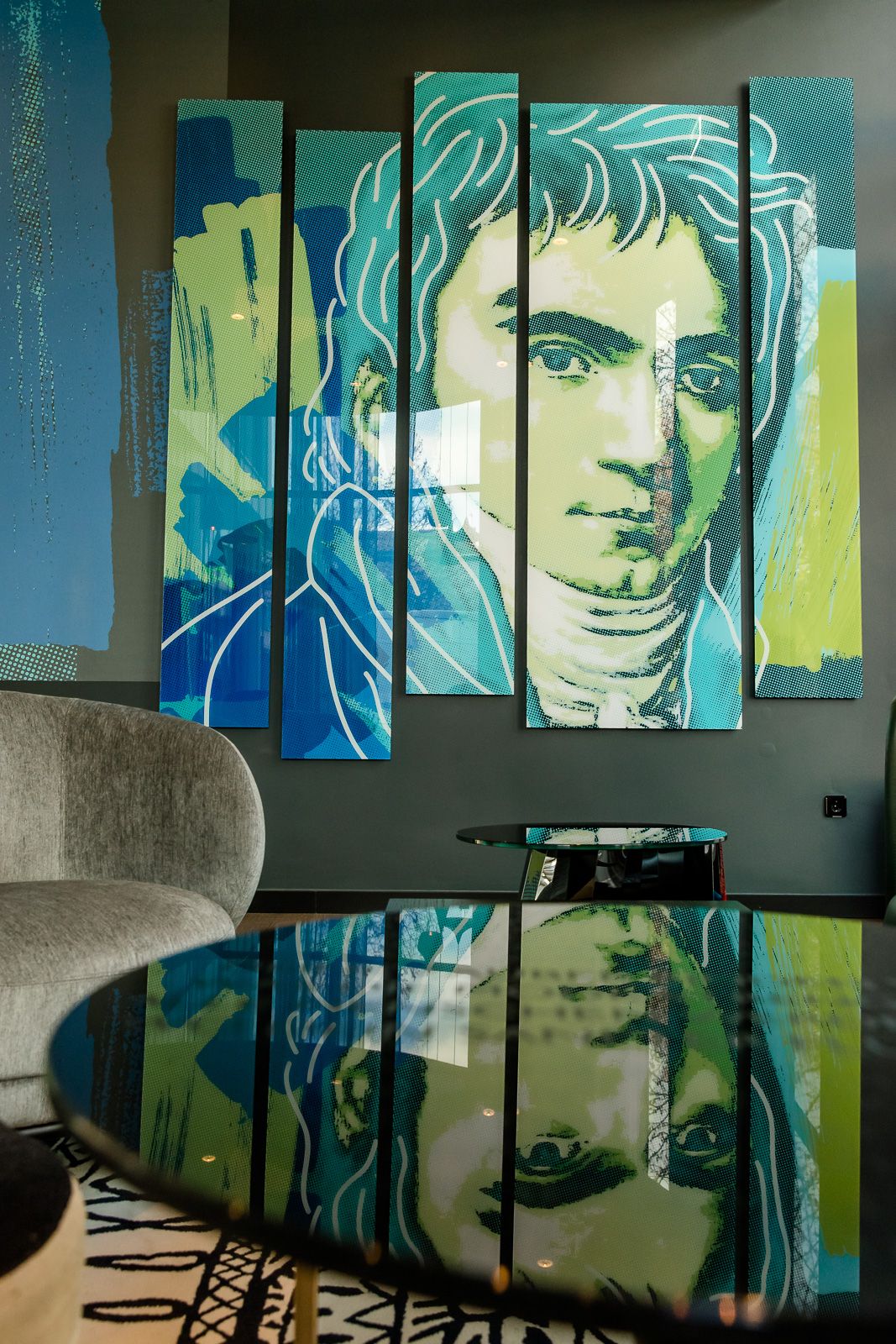 Hotel Bonn Beethoven Motel One Blick auf eine Kunstfotografie in der Lounge