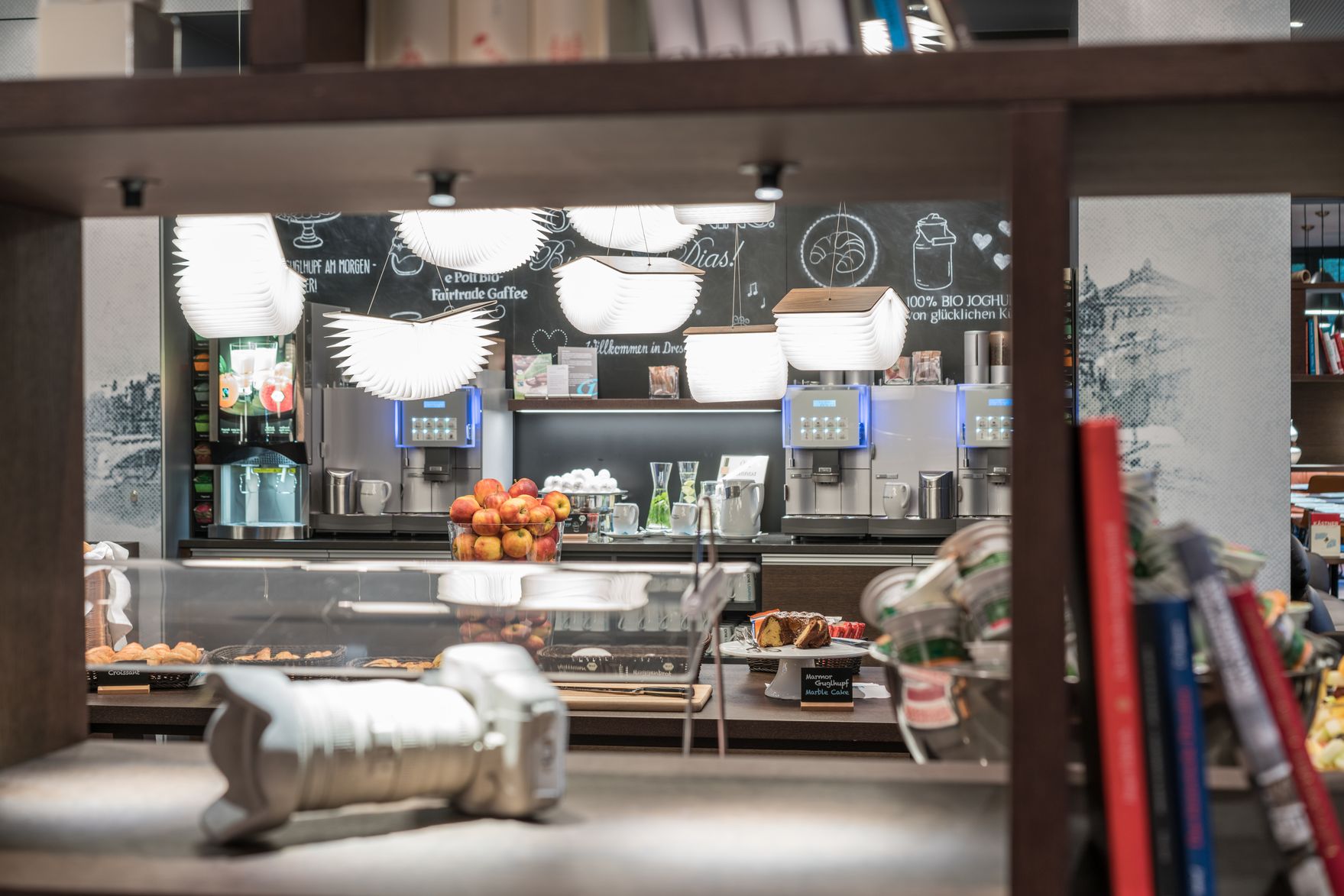 Hotel Dresden Palaisplatz Motel One Blick auf Frühstücksbuffet