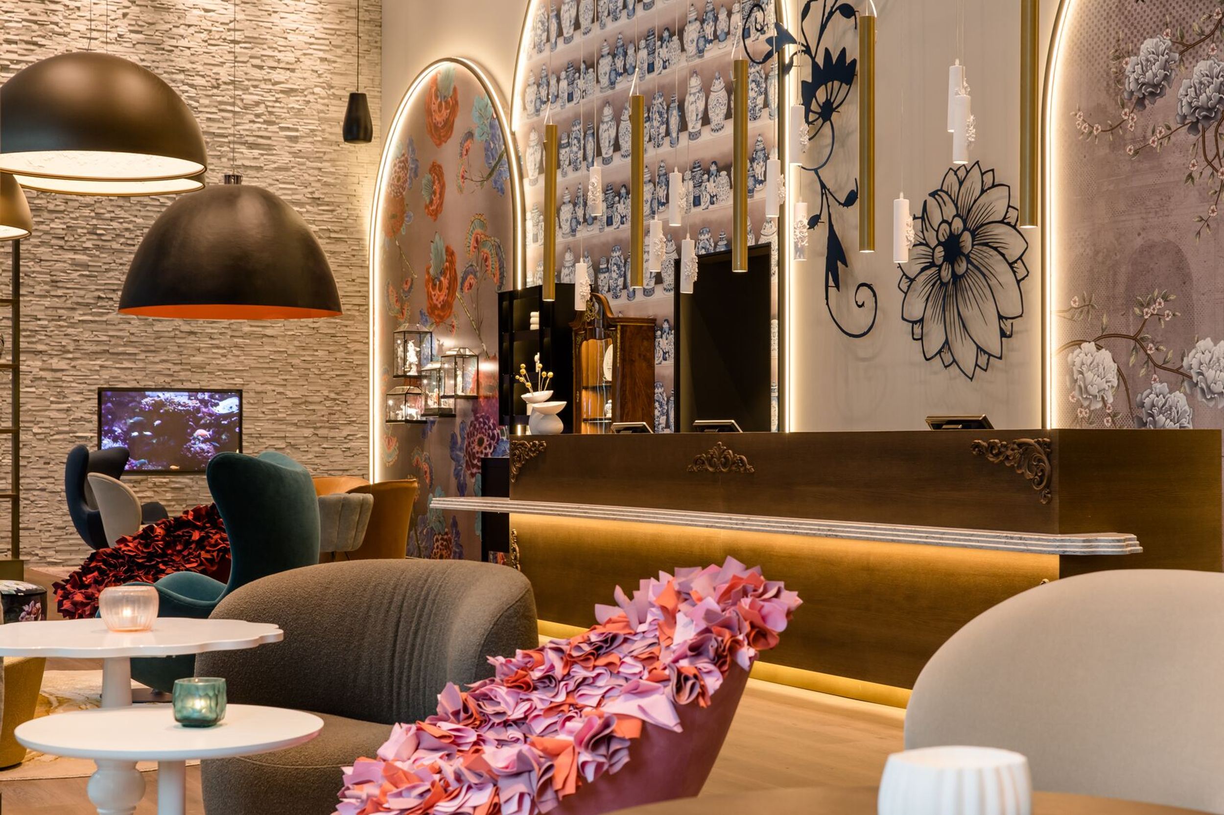 designhotel Dresden am Zwinger Motel One view across armchairs towards reception