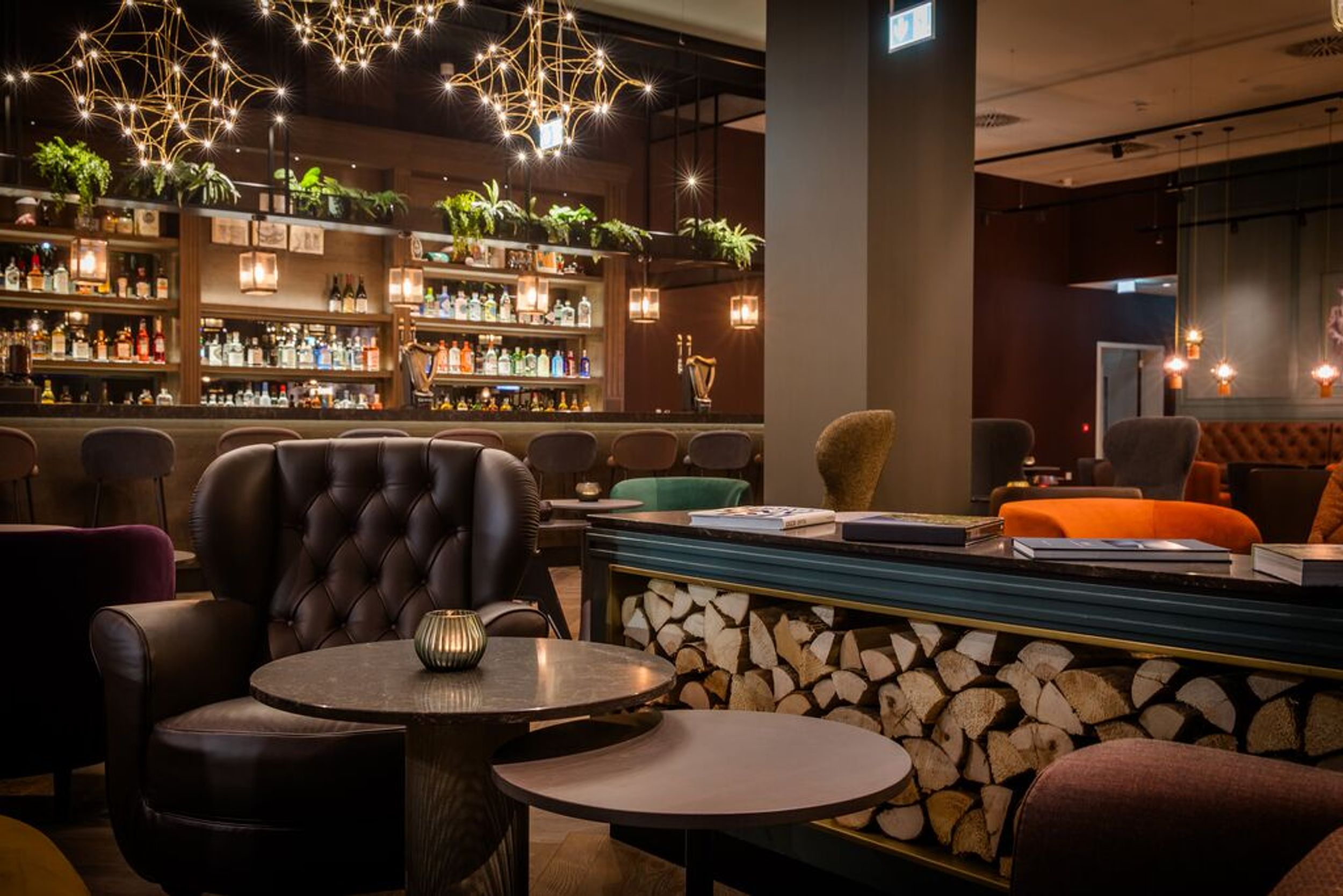 designhotel Dublin Motel One lounge with bar and several seatings