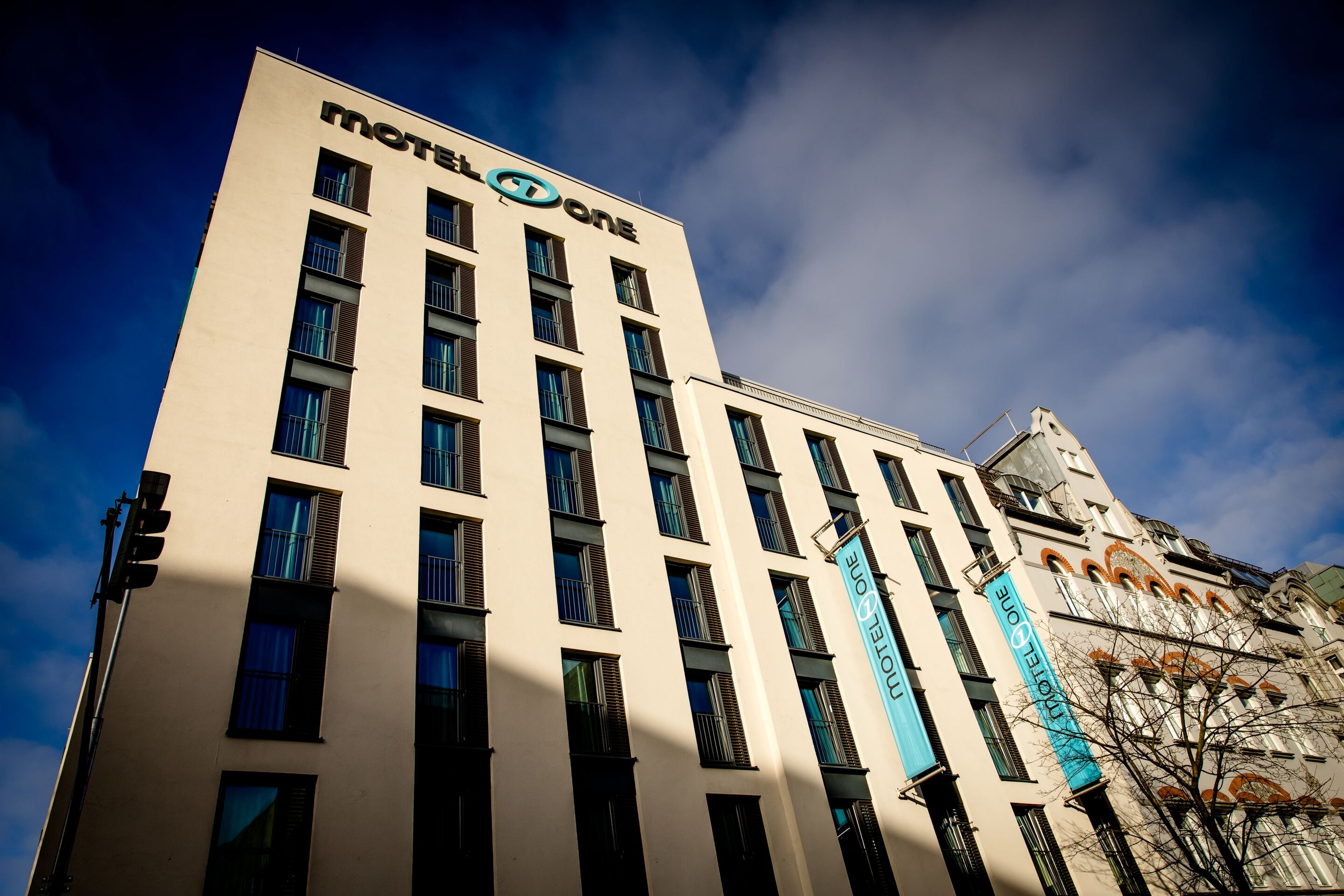 Design hotel Dusseldorf Hauptbahnhof Motel One façade Design hotel Dusseldorf Hauptbahnhof Motel One façade