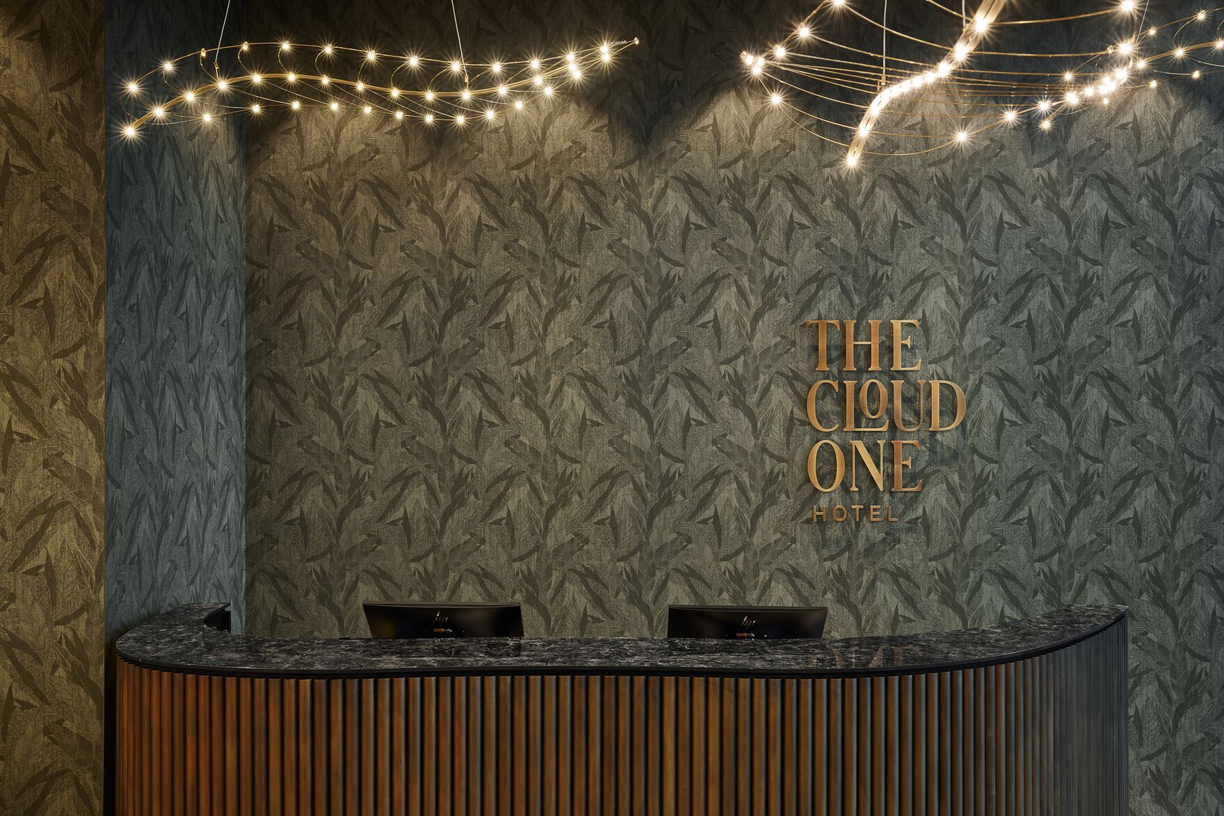 Designhotel Düsseldorf KöBogen The Cloud One Rezeption mit Logo in gold