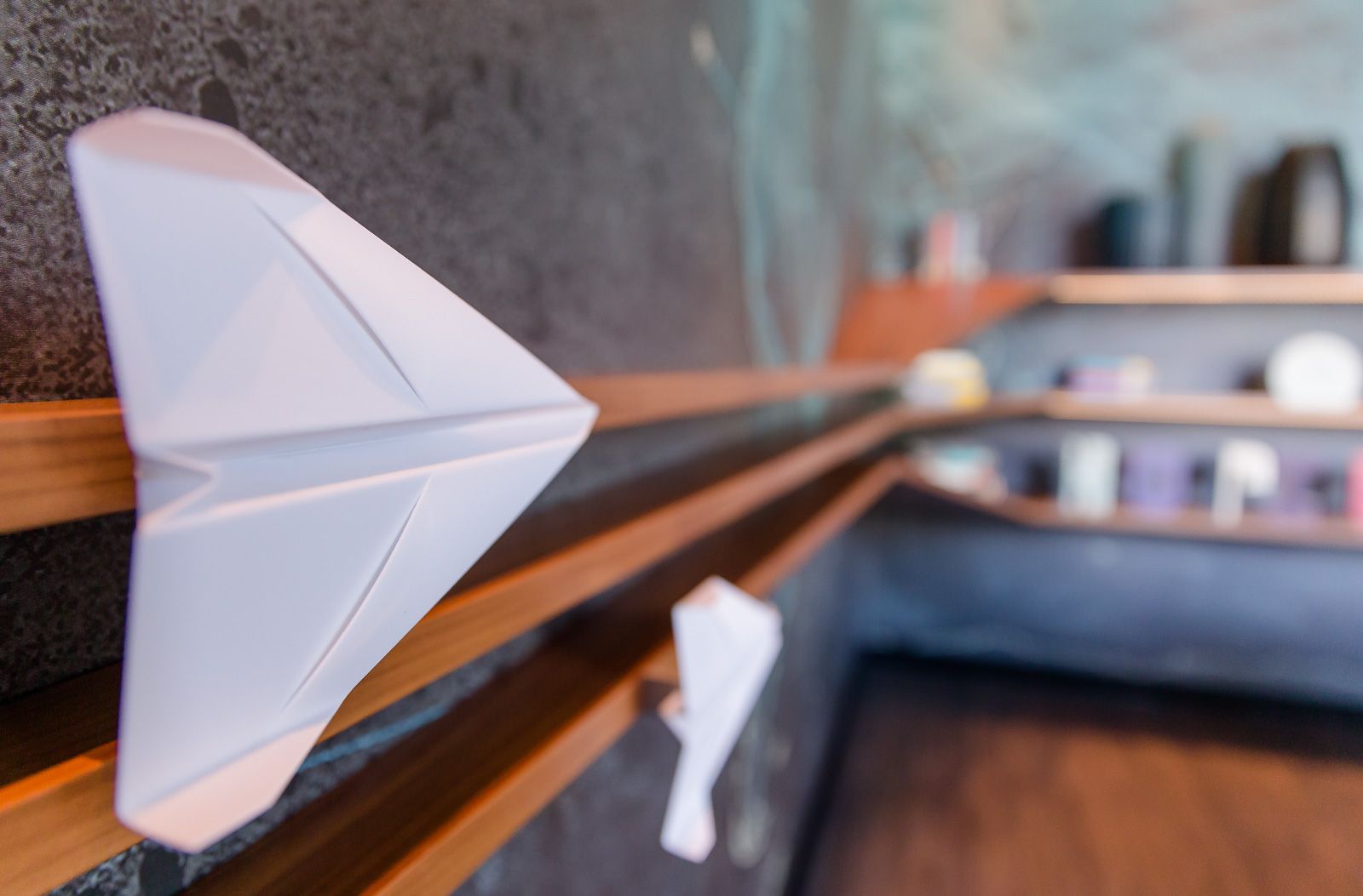 Hotel Frankfurt Airport Motel One Nahaufnahme Serviette als Flugzeug gefaltet