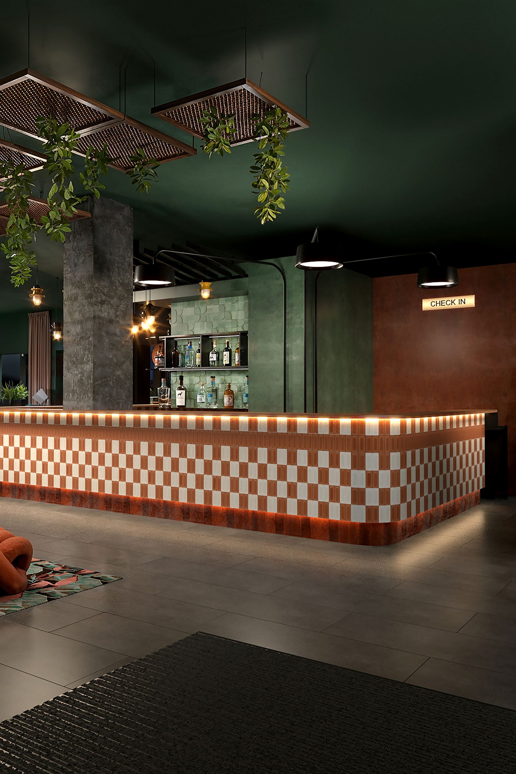 Moderne Hotellobby mit warm beleuchtetem Empfangstresen in Karooptik, grünen Wänden und Decke, hängenden Pflanzen und gemütlichen Sitzbereichen mit Sesseln für entspannte Atmosphäre.