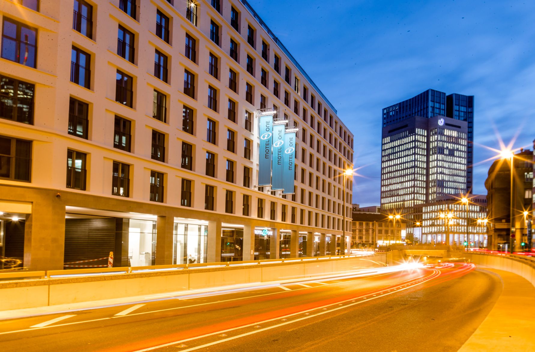 designhotel Frankfurt Römer Motel One side view of the building from the outside