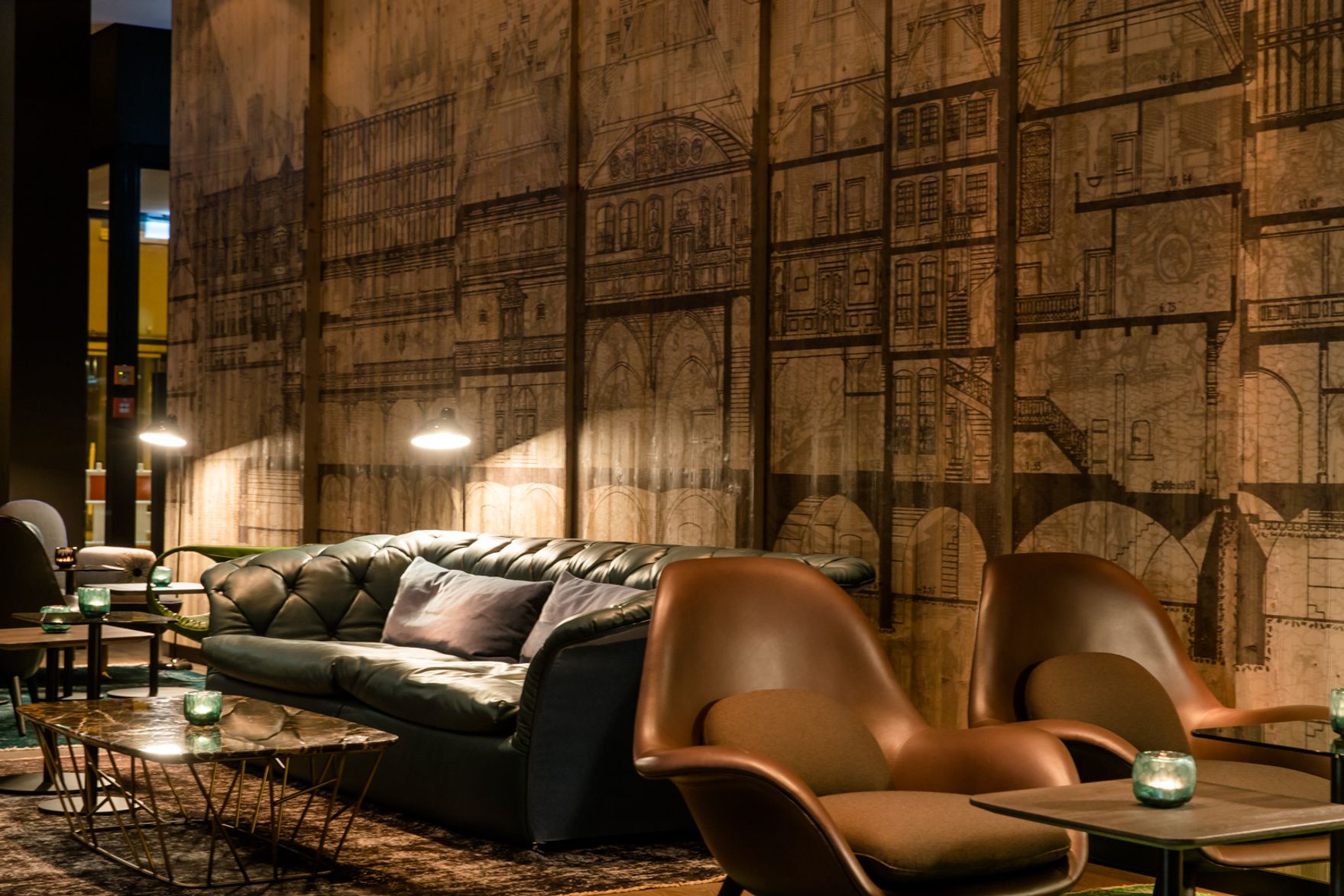 hotel Frankfurt Römer Motel One lounge in the evening with view of comfortable sofa and armchair