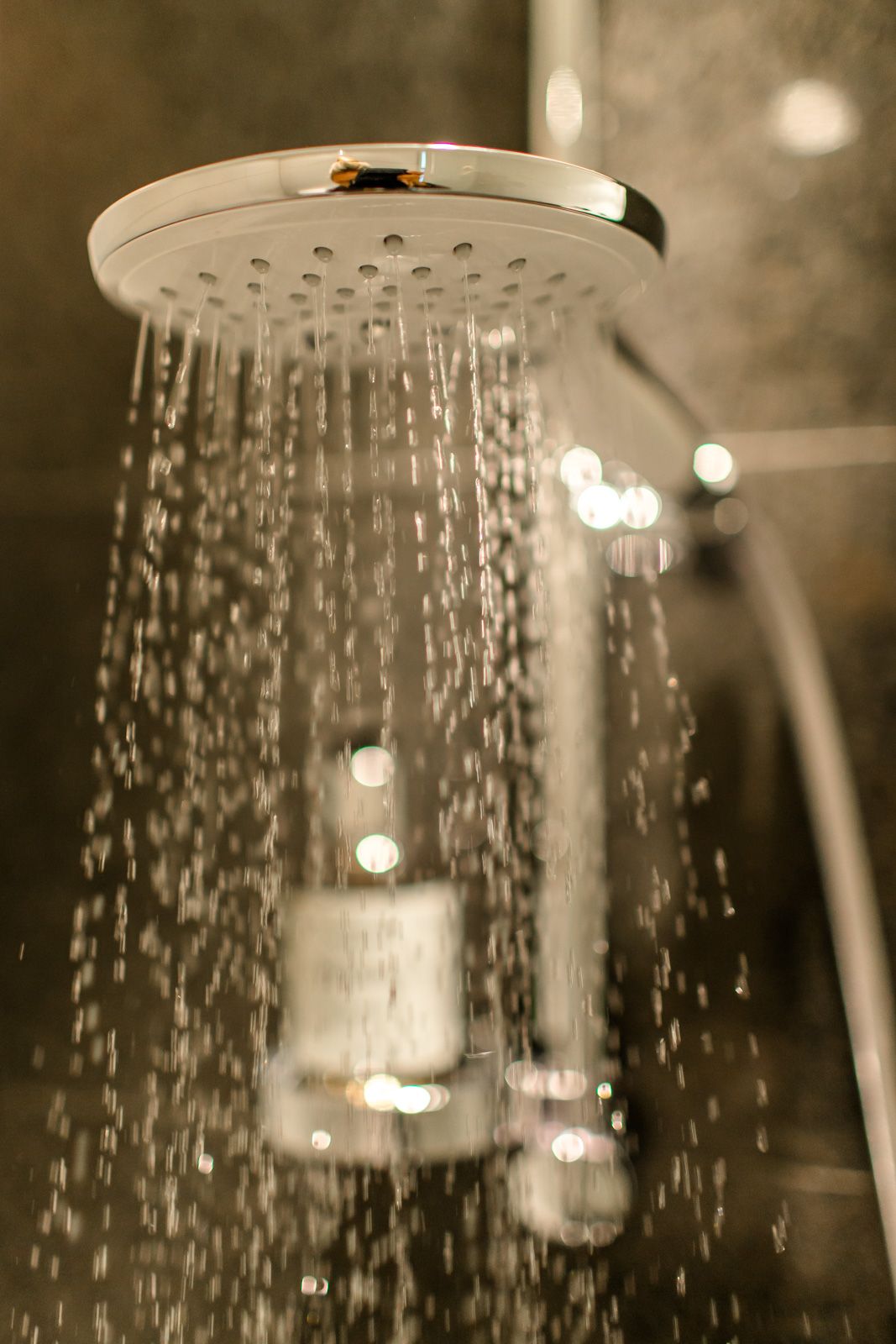 Designhotel Frankfurt Römer Motel One Bad Detailaufnahme Dusche 