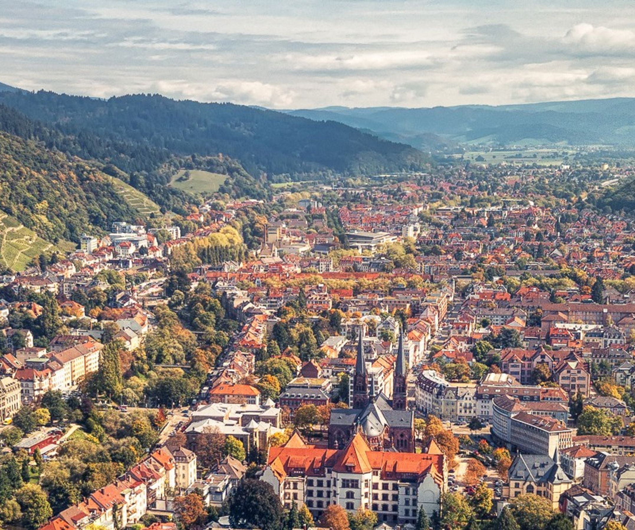 Hotel Freiburg Motel One Vogelperspektive auf die Stadt