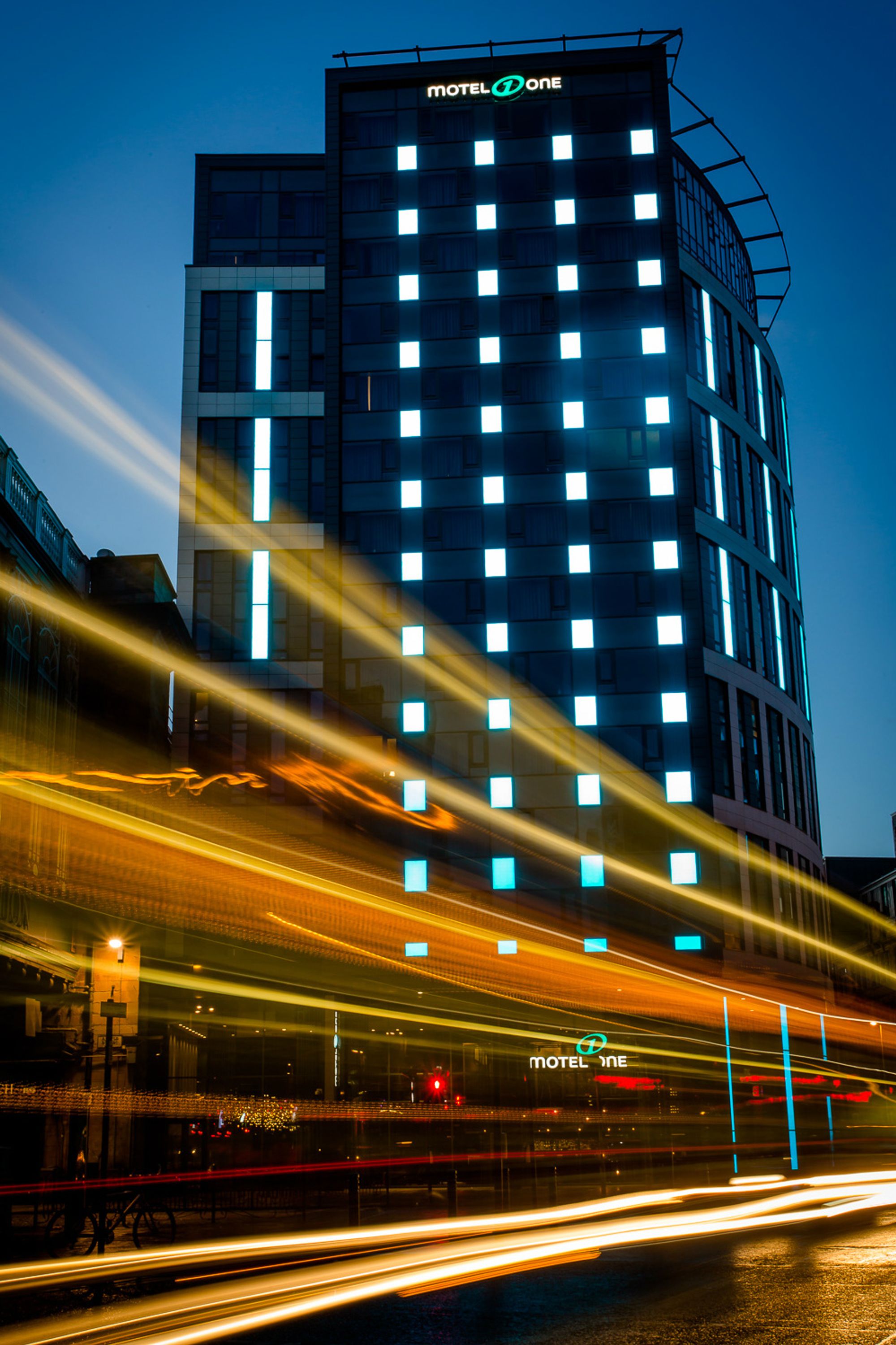 hotel Glasgow Motel One facade in the evening