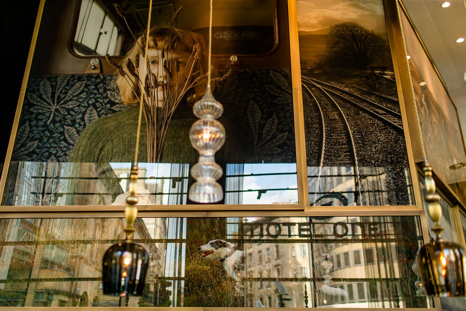 Hotel Glasgow Motel One Nahaufnahme auf eine große Wandfotografie