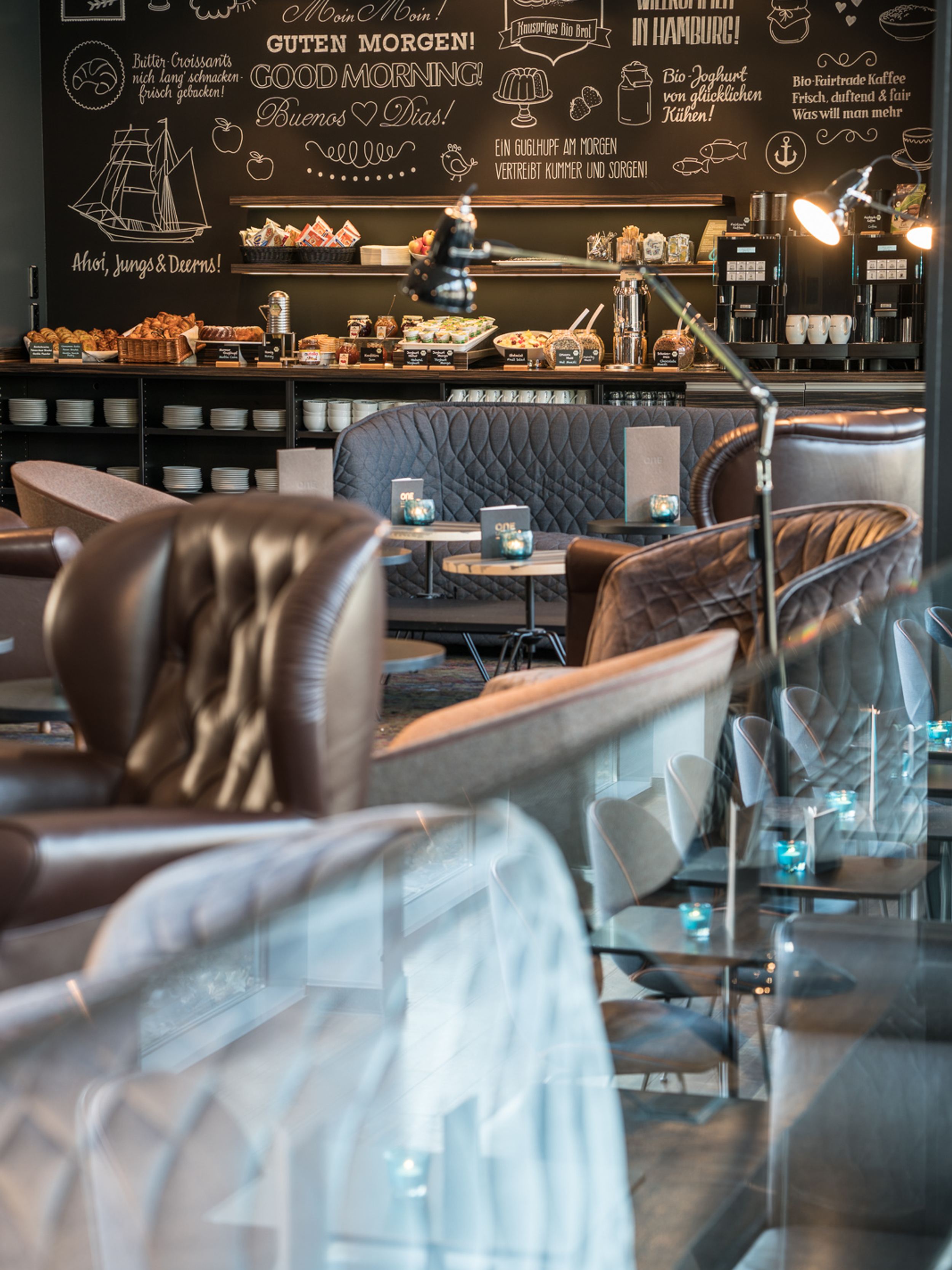 Hotel Hamburg Altona Motel One Frühstück Lounge und Buffet