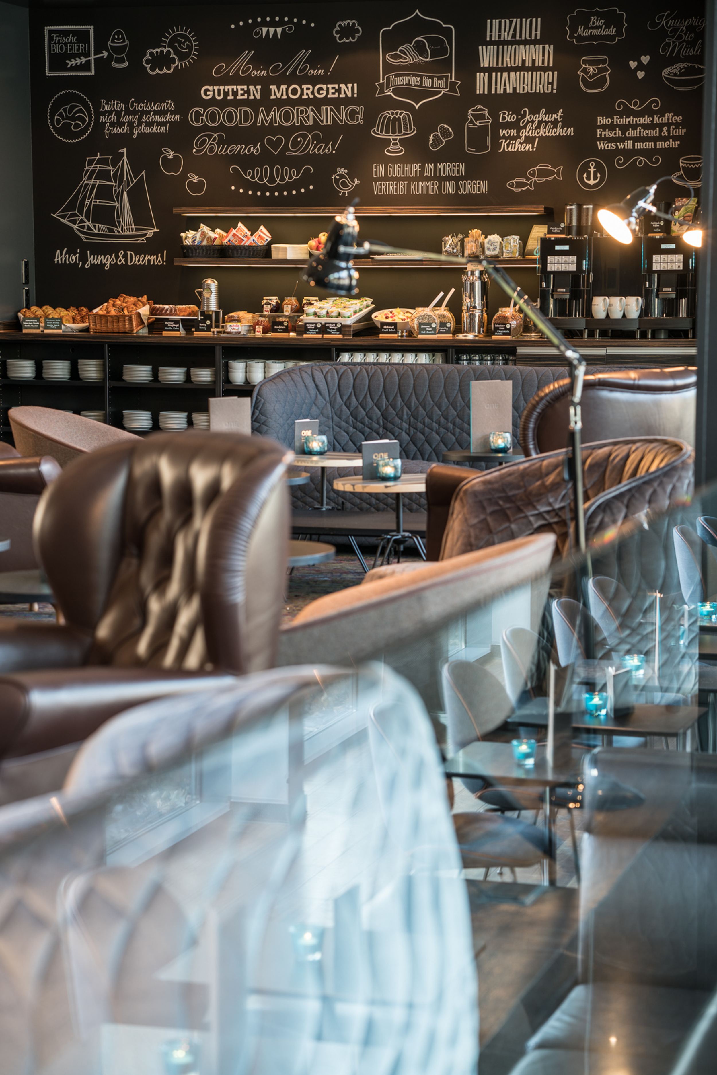 Hotel Hamburg Altona Motel One Frühstück Lounge und Buffet