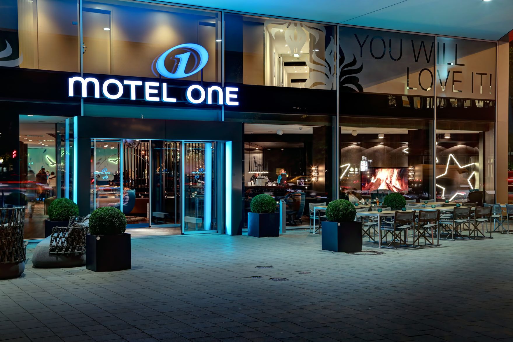 hotel Hamburg am Michel Motel One entrance with logo