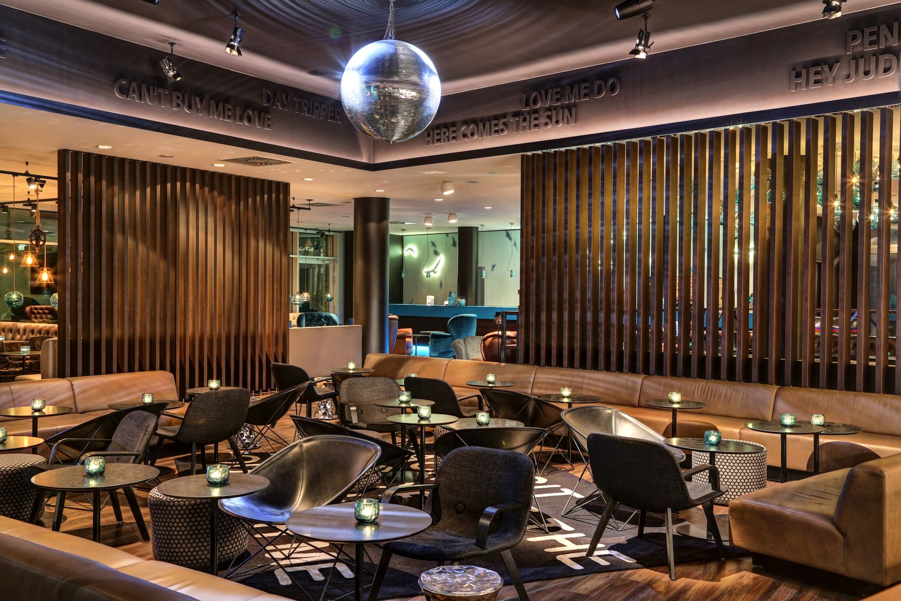 hotel Hamburg am Michel Motel One large lounge with reception in the background