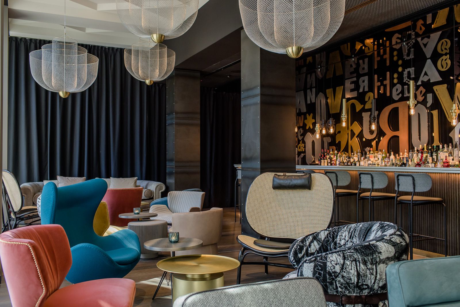 Designhotel Hannover Oper Motel One helle Lounge mit Bar