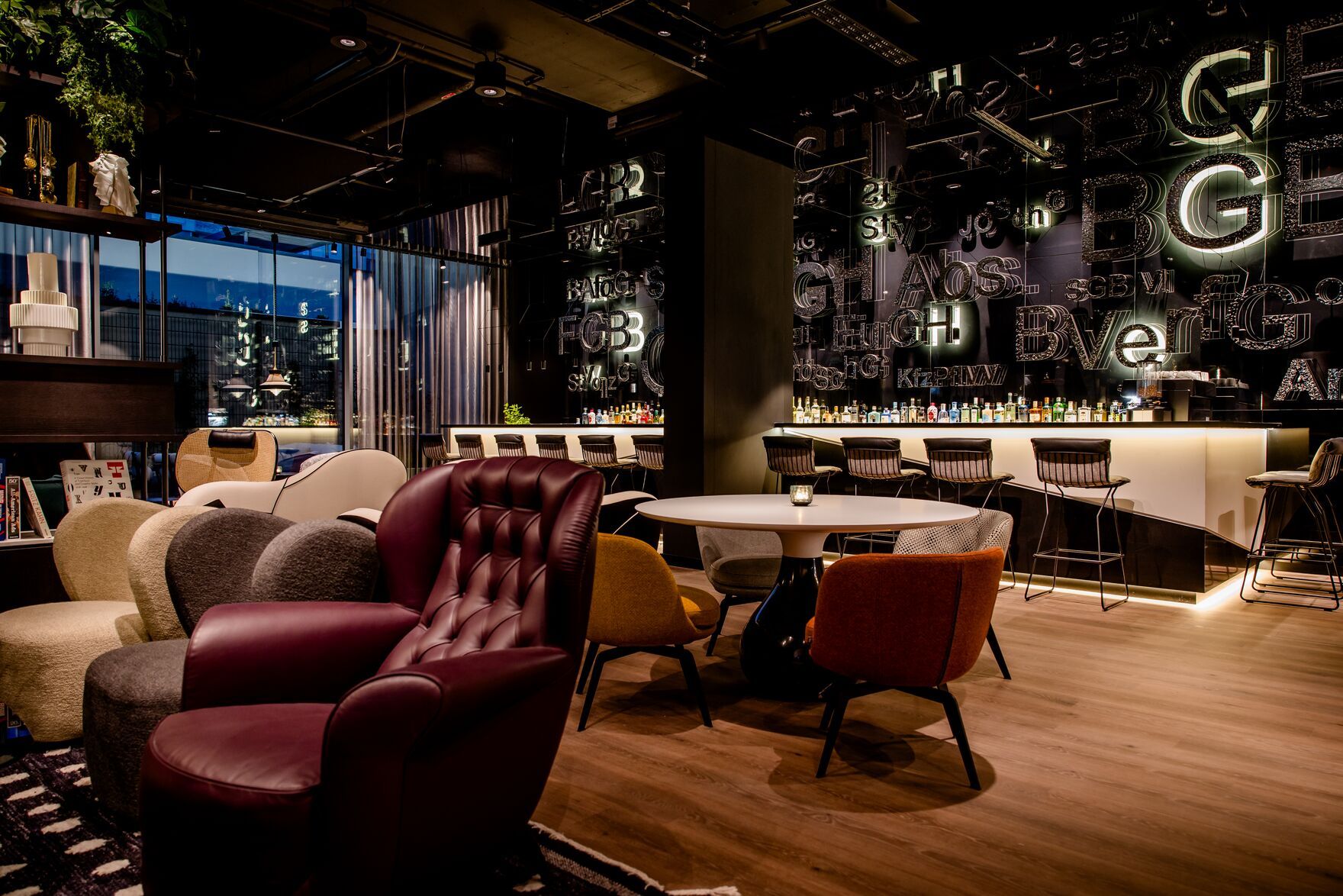 Hotel Karlsruhe Motel One große Lounge und Bar