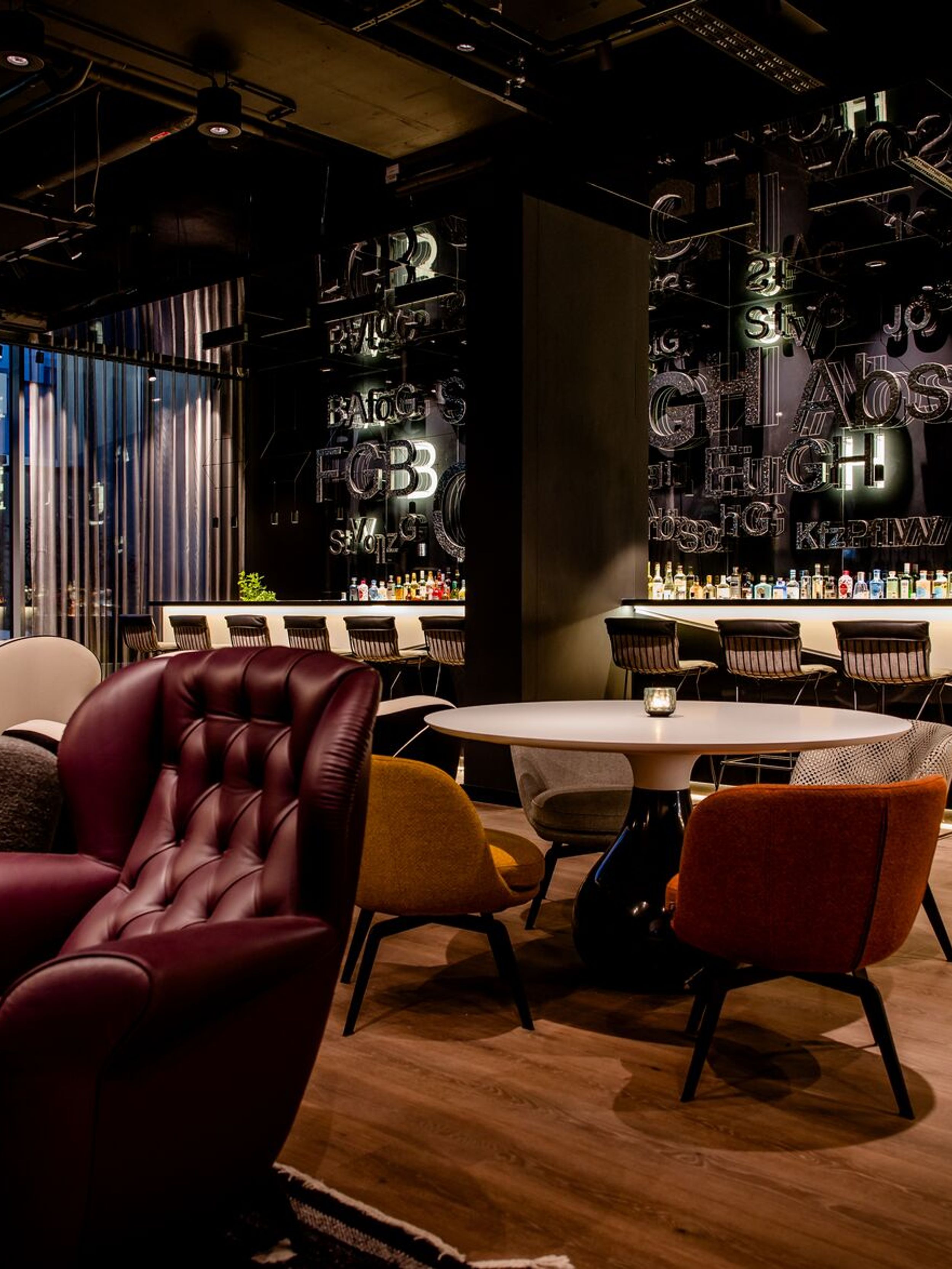 hotel Karlsruhe Motel One large lounge with bar
