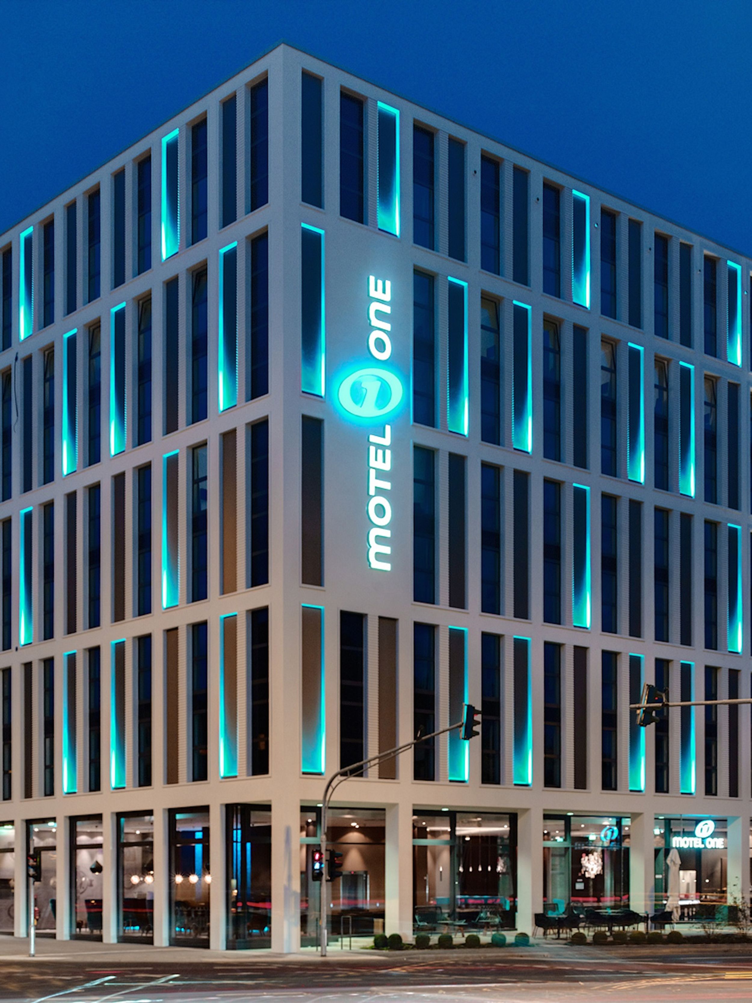 hotel Cologne Altstadt Motel One facade