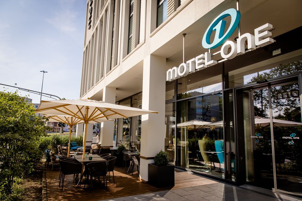 designhotel Cologne Altstadt Motel One entrance area with logo