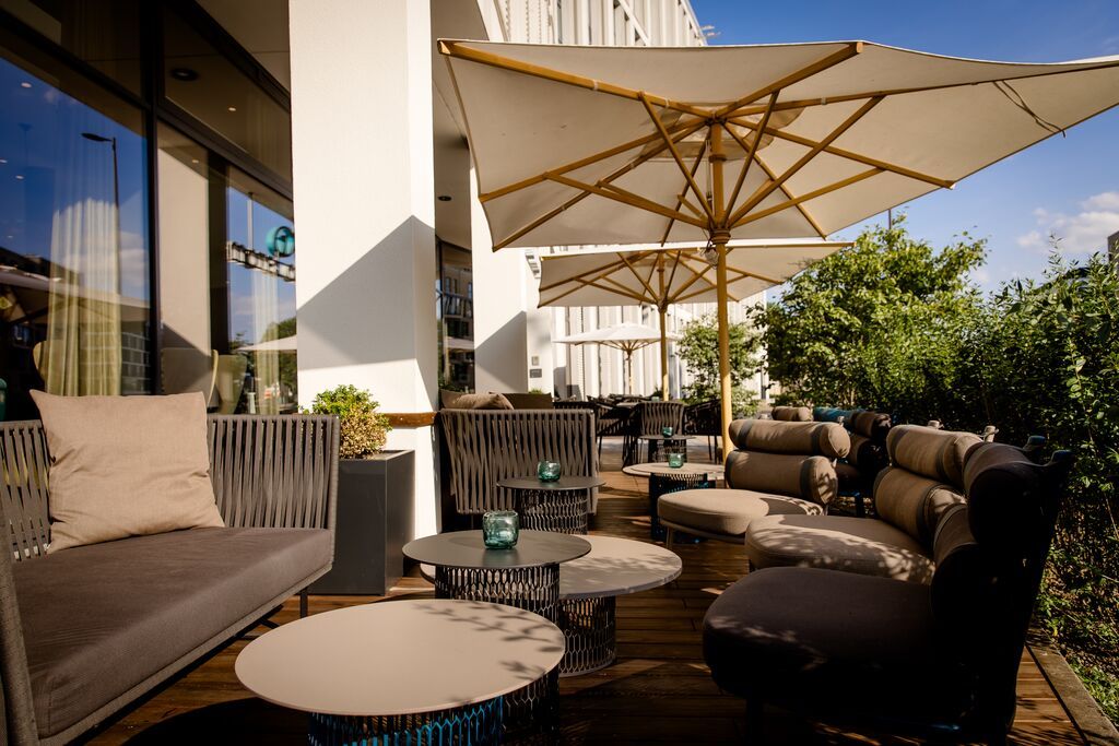 designhotel Cologne Altstadt Motel One terrace with parasol
