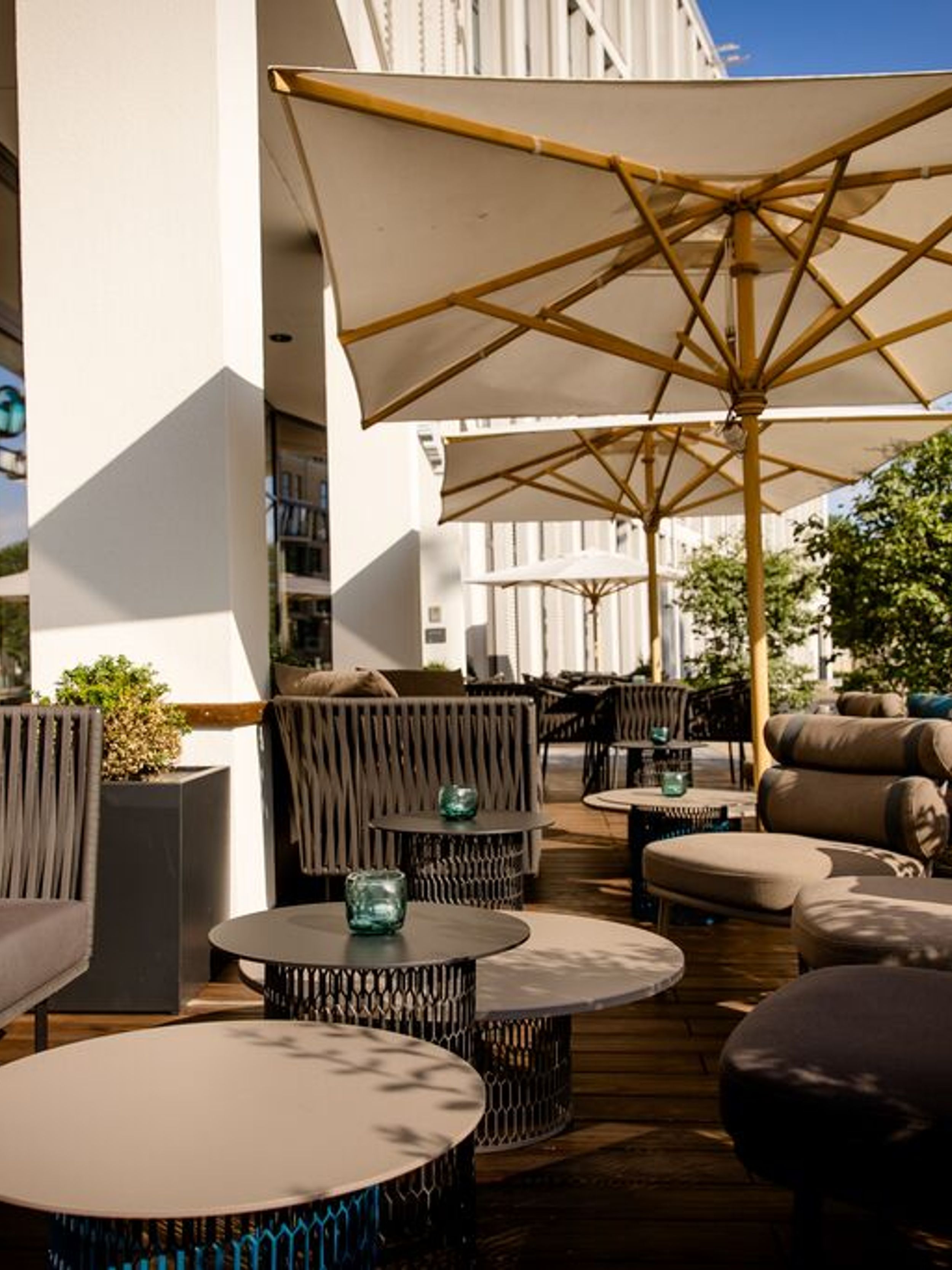 designhotel Cologne Altstadt Motel One terrace with parasol