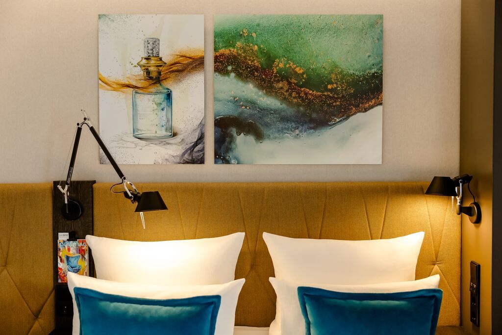 designhotel Cologne Altstadt Motel One view of the headboard of a double bed