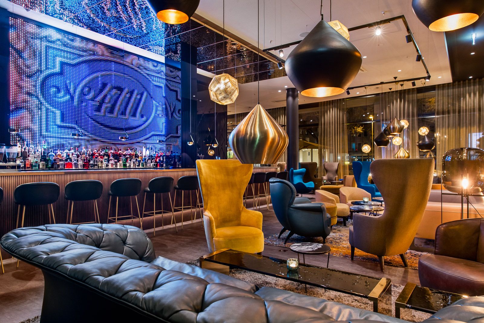 designhotel Cologne Altstadt Motel One lounge with couch and armchairs