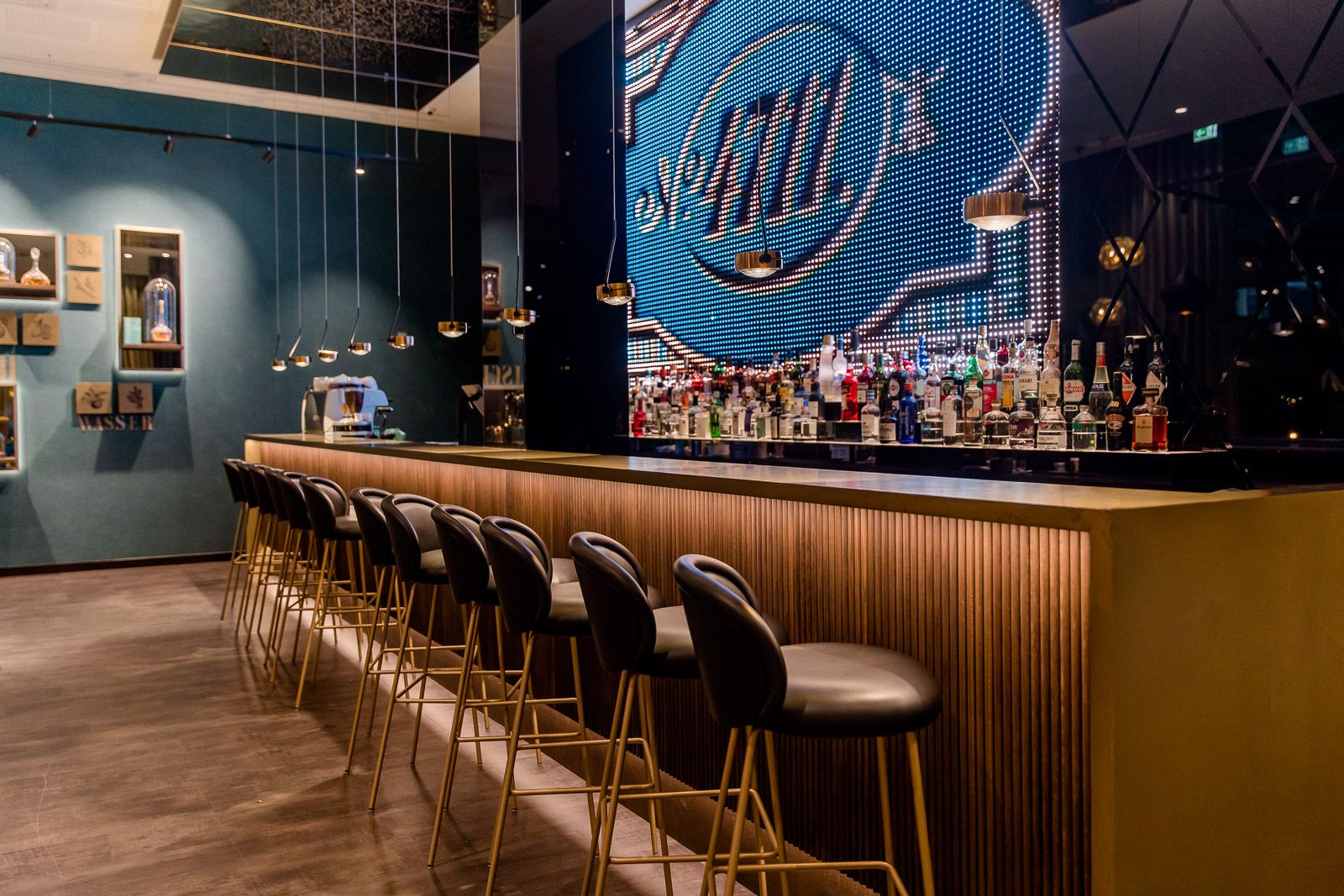 designhotel Cologne Altstadt Motel One bar and counter with bar stools