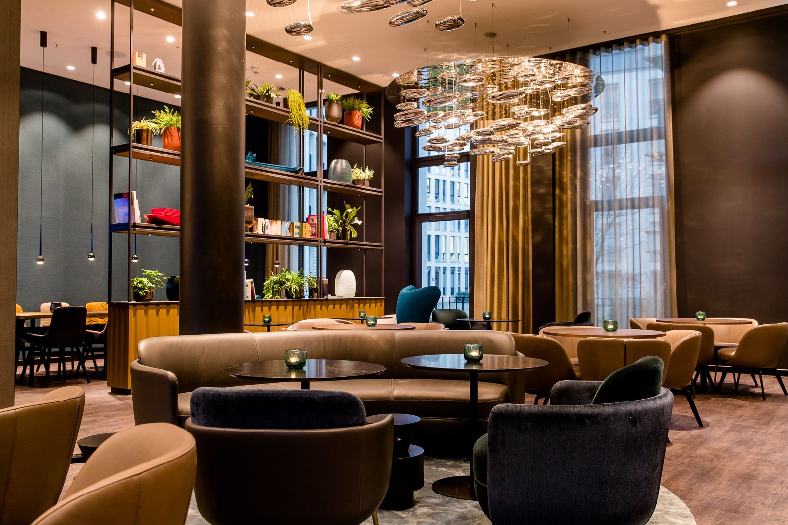 designhotel Cologne Altstadt Motel One lounge with armchairs and couches