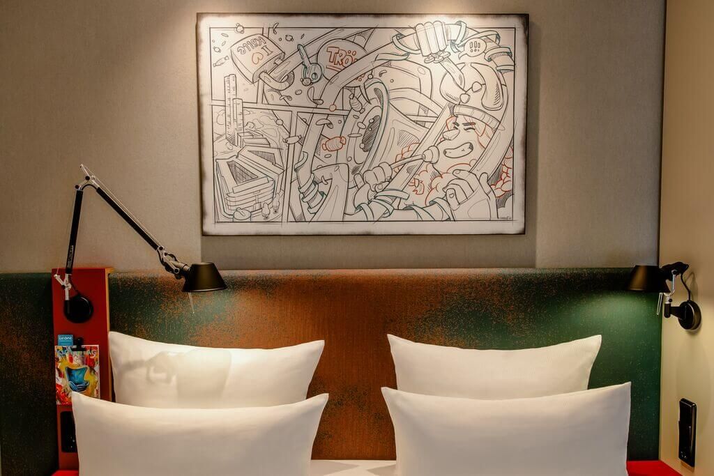 Designhotel Köln Mediapark Motel One Blick auf Doppelbett