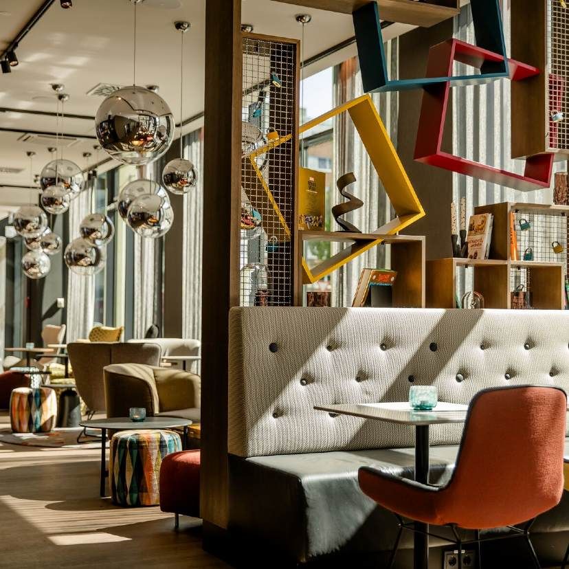 hotel Cologne Mediapark Motel One breakfast area with sunlight